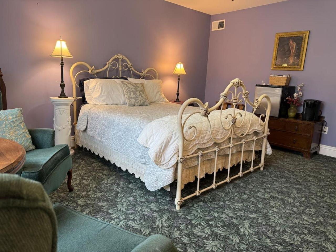 Deluxe Queen Suite photo 1