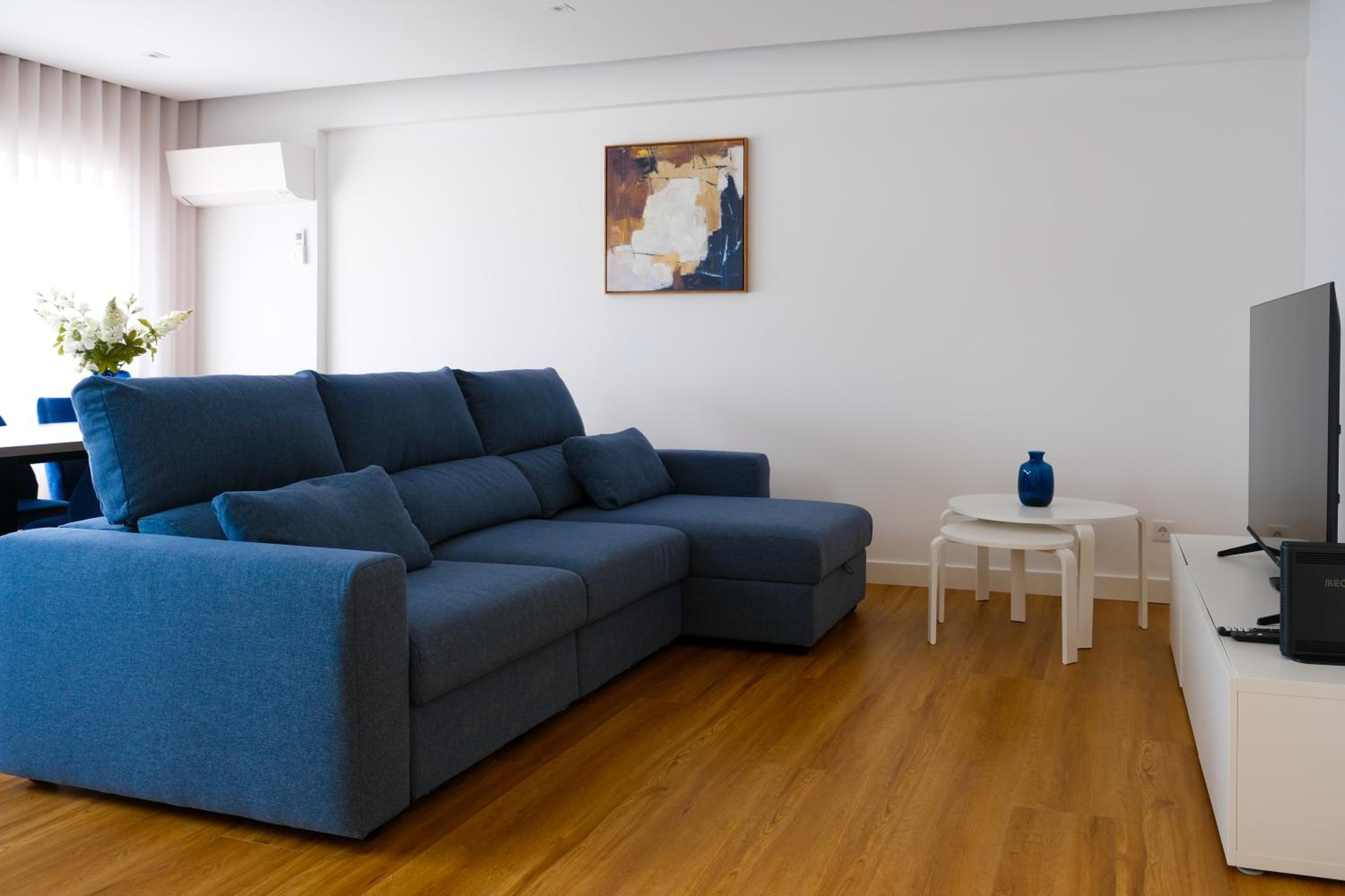 Apartment with Mountain View photo 2