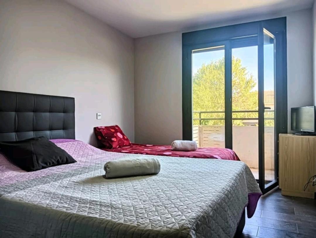 Five-Bedroom House photo 3