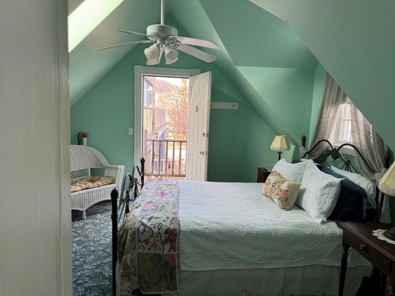 Deluxe Queen Suite photo 1