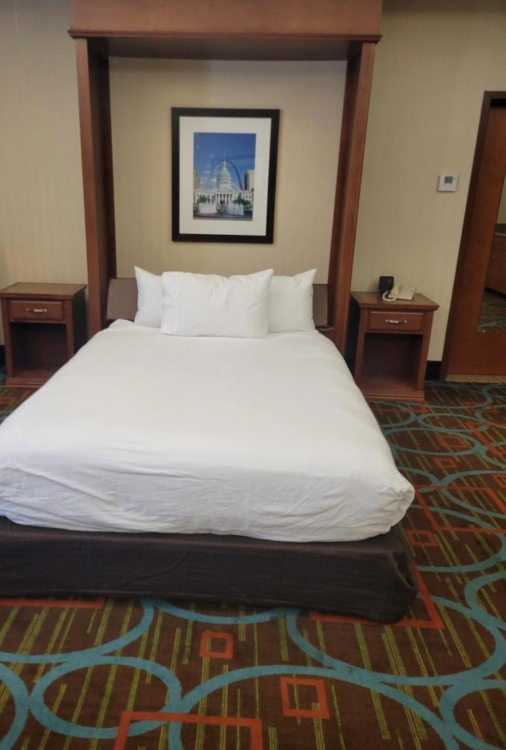 Queen Murphy Bed Suite - Non-Smoking photo 3