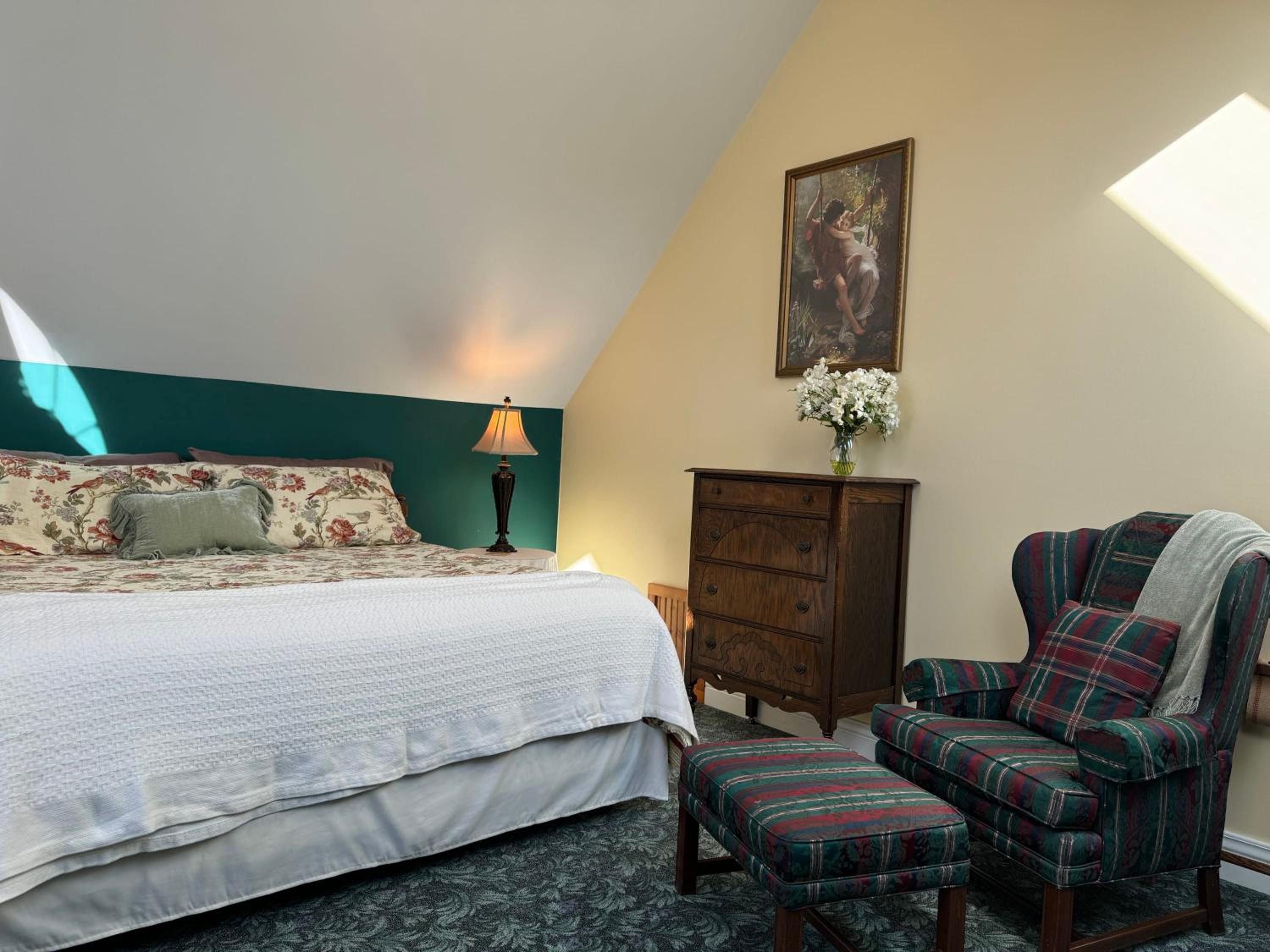 Deluxe King Suite photo 1