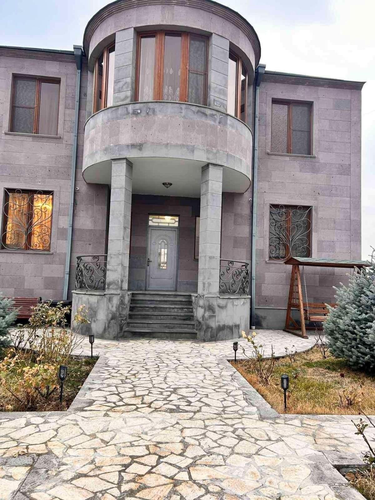 Villa photo 2