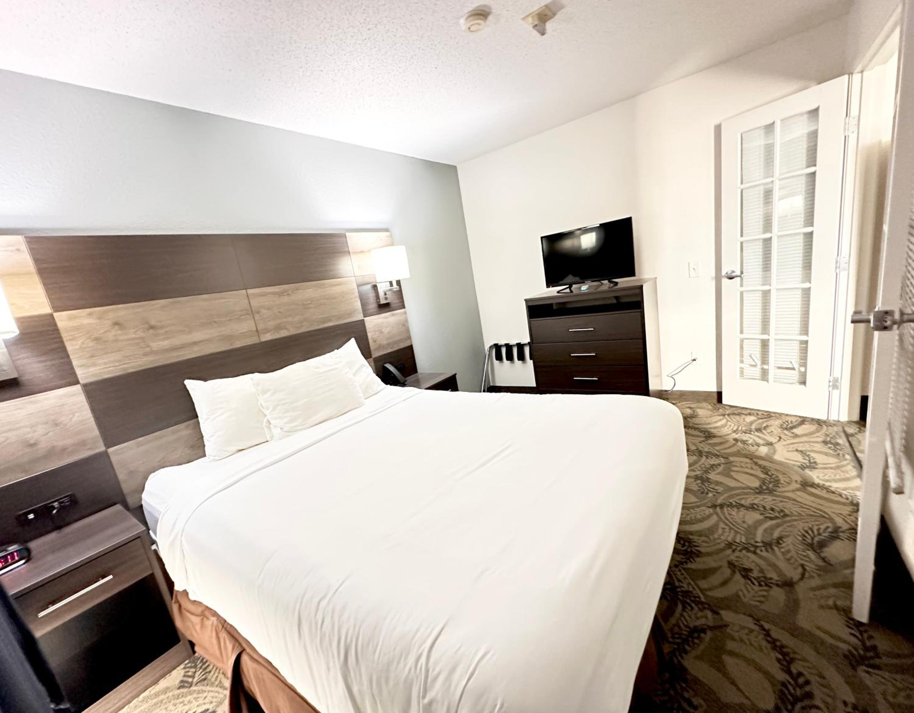 Efficiency Queen Suite with Two Queen Beds - Non-Smoking - Photo 10
