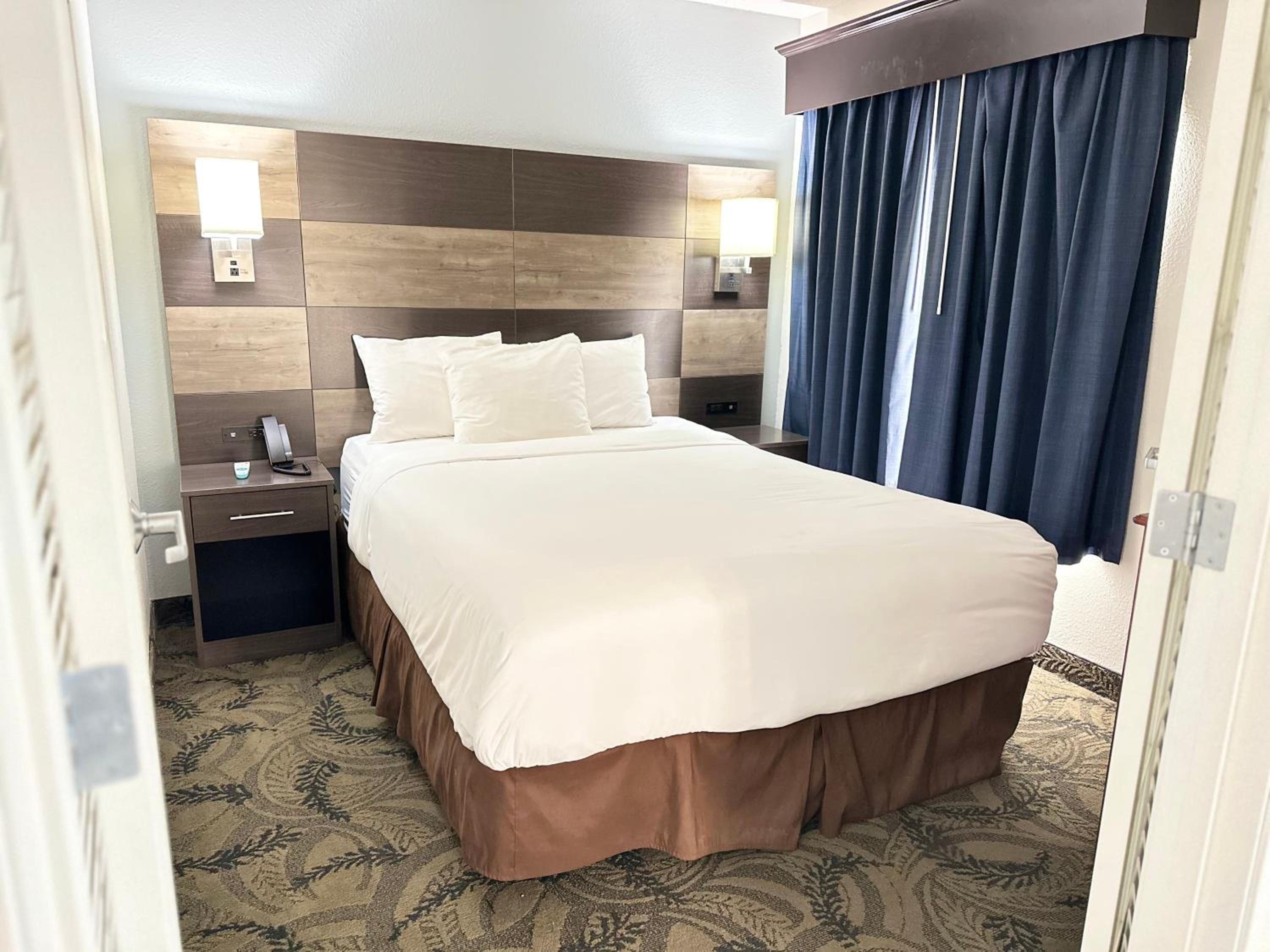 Efficiency Queen Suite with Two Queen Beds - Non-Smoking - Photo 9