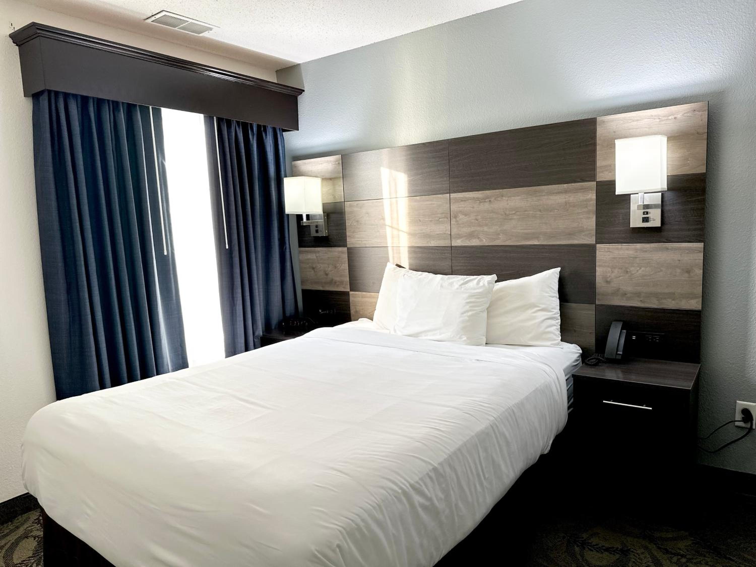 Efficiency Queen Suite with Two Queen Beds - Non-Smoking - Photo 8