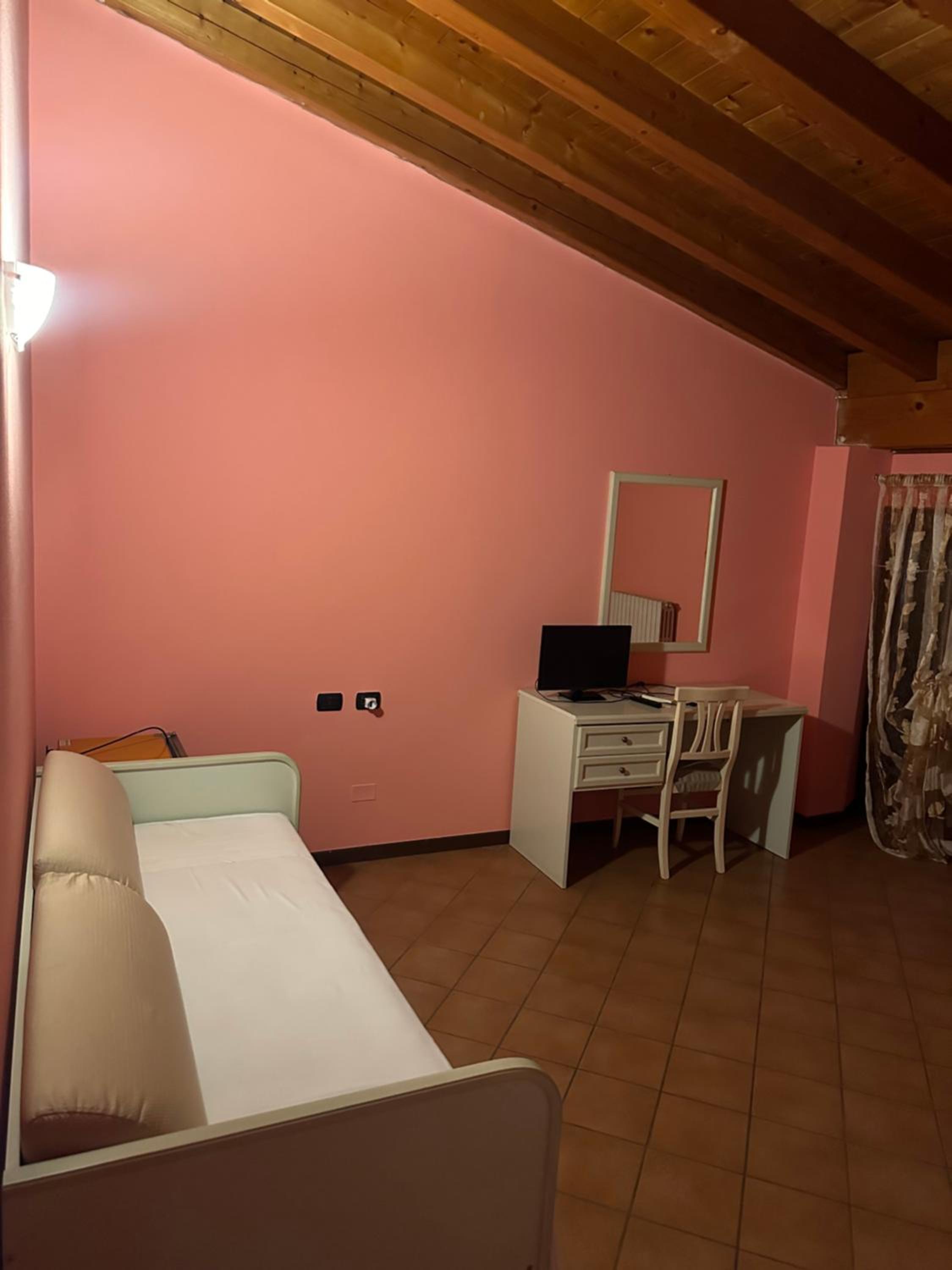 Large Double or Twin Room - Photo 6
