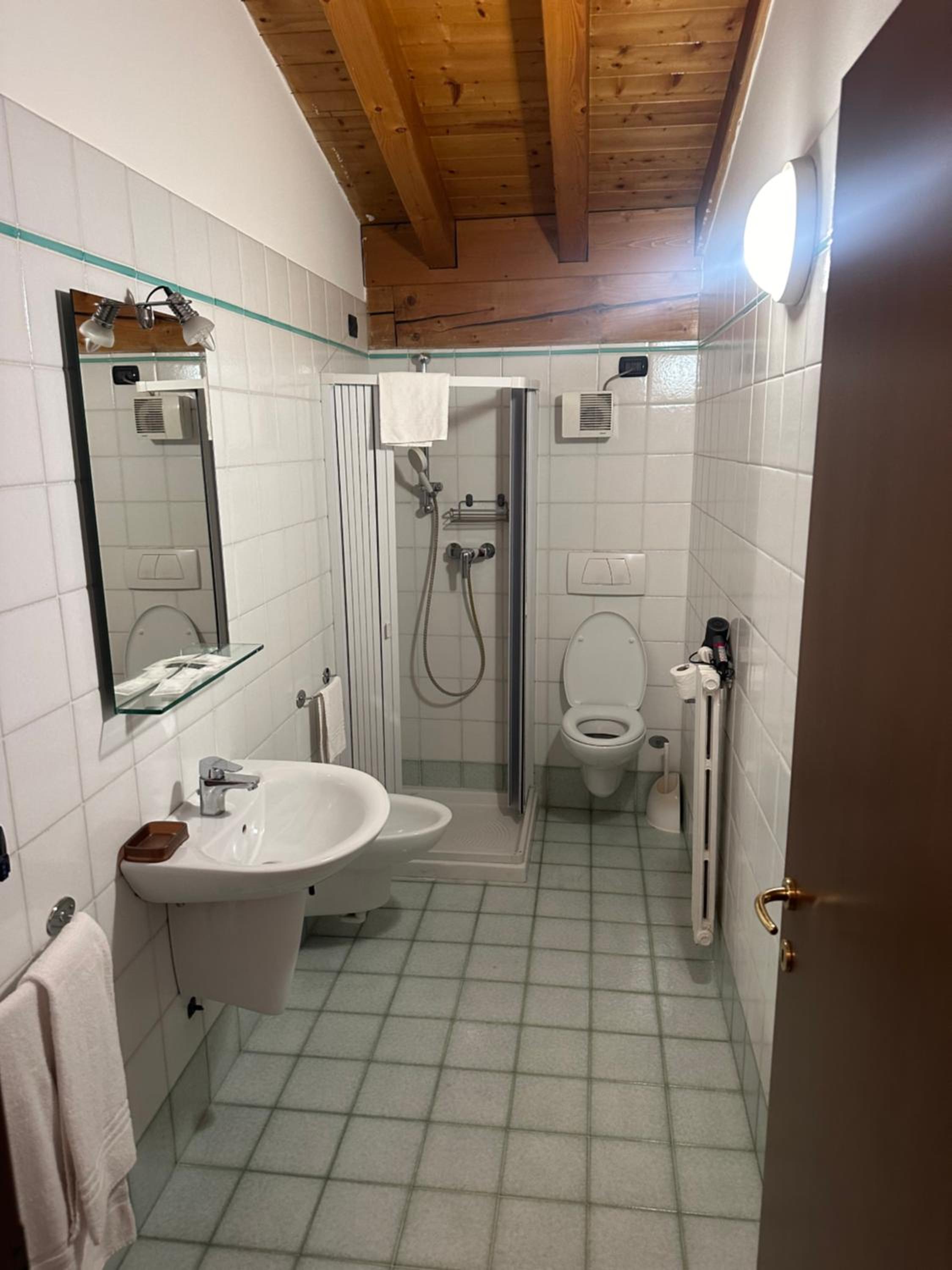 Large Double or Twin Room - Photo 4