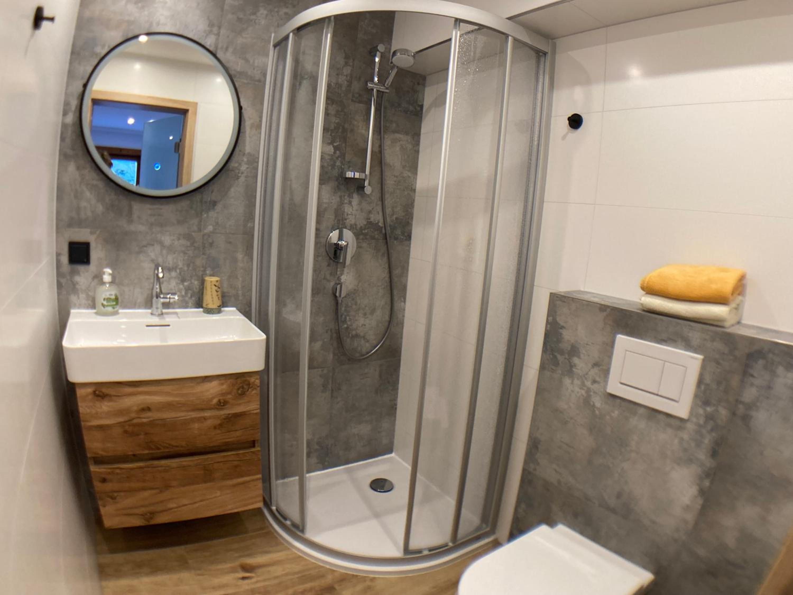 Double Room with Private Bathroom - Photo 11