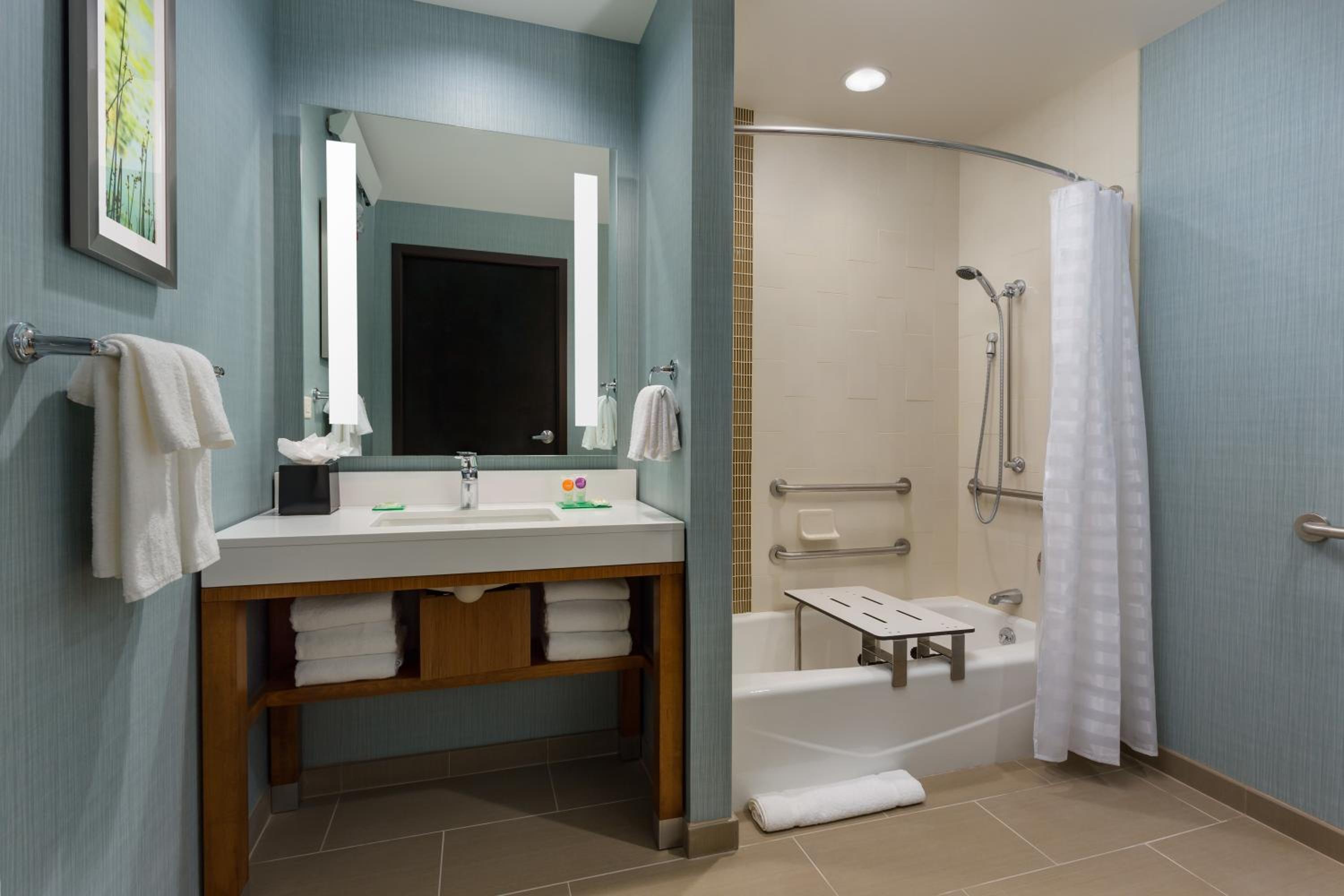 Queen Room with Two Queen Beds, Sofa Bed and Accessible Tub