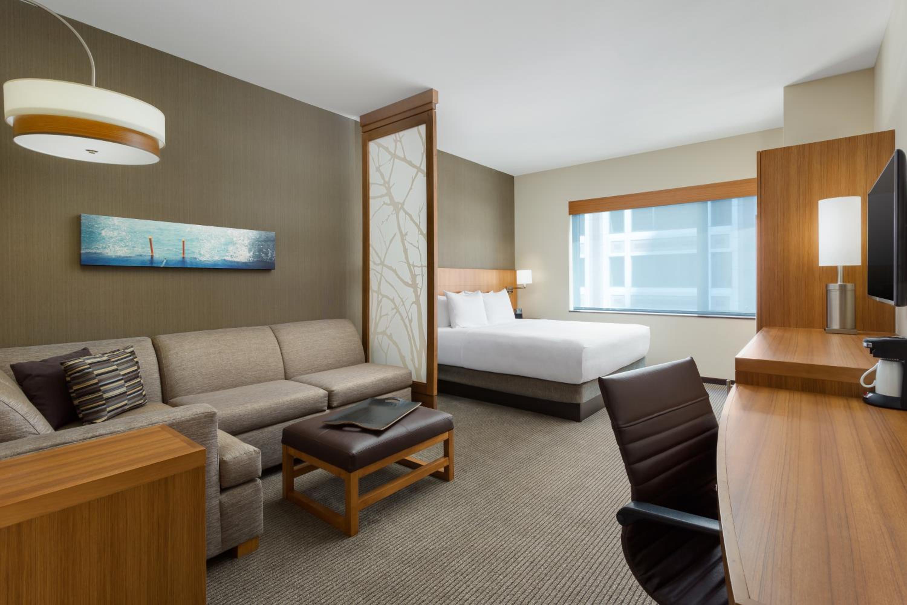 King Room with Sofa Bed and Accessible Tub - Disability Access thumbnail 6