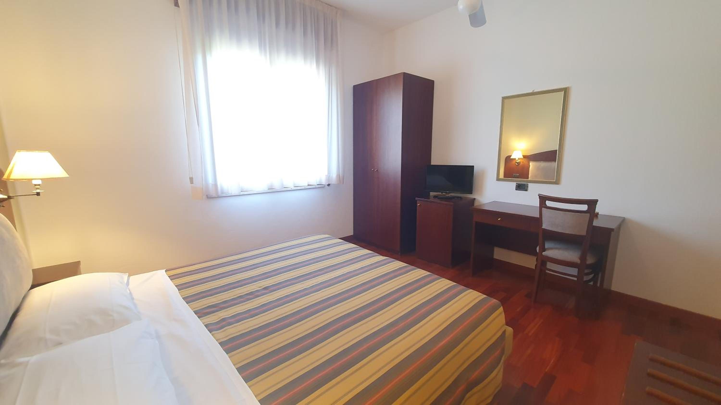 Twin Room with Shower photo 3