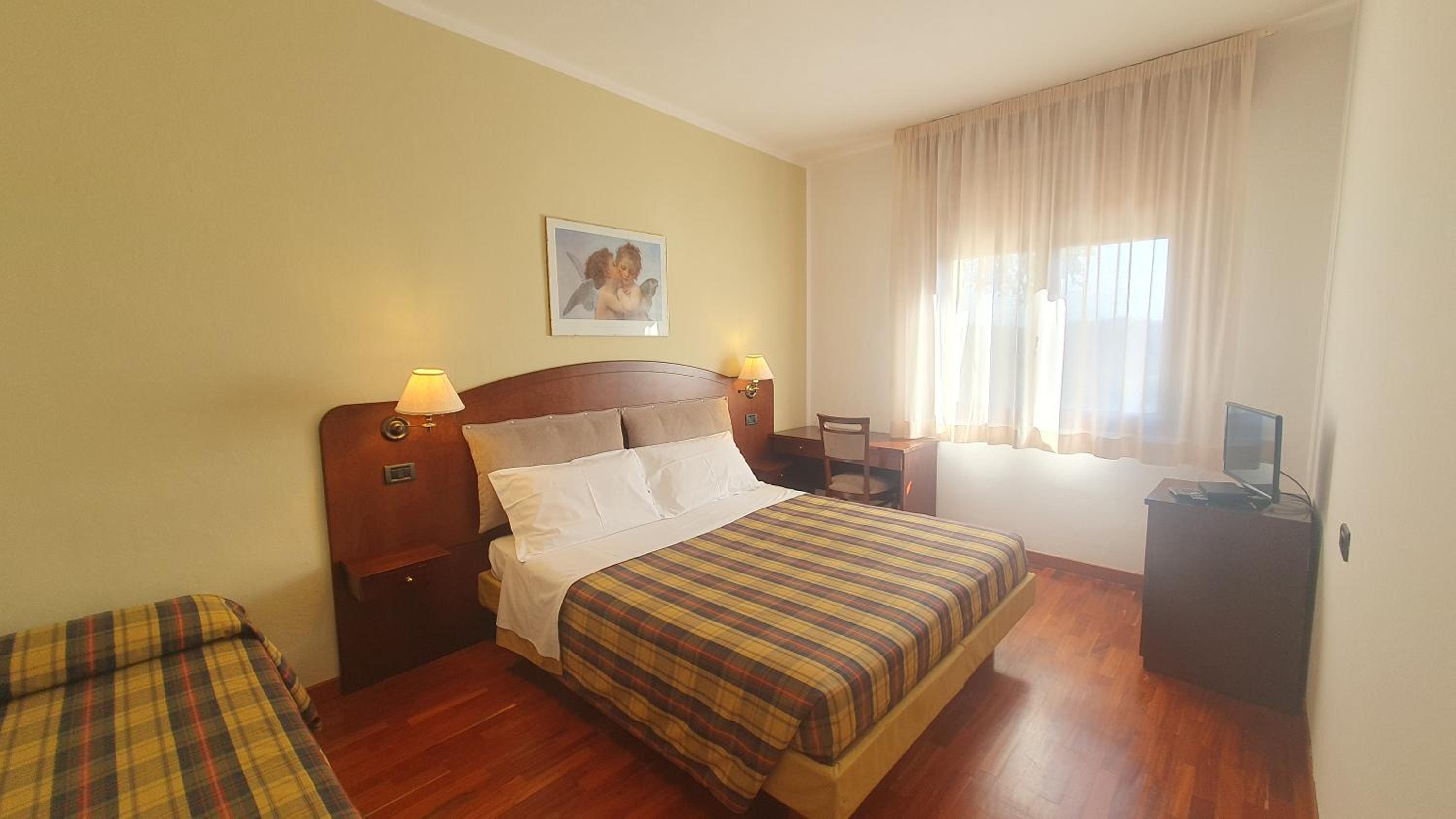 Triple Room with Private Bathroom photo 3