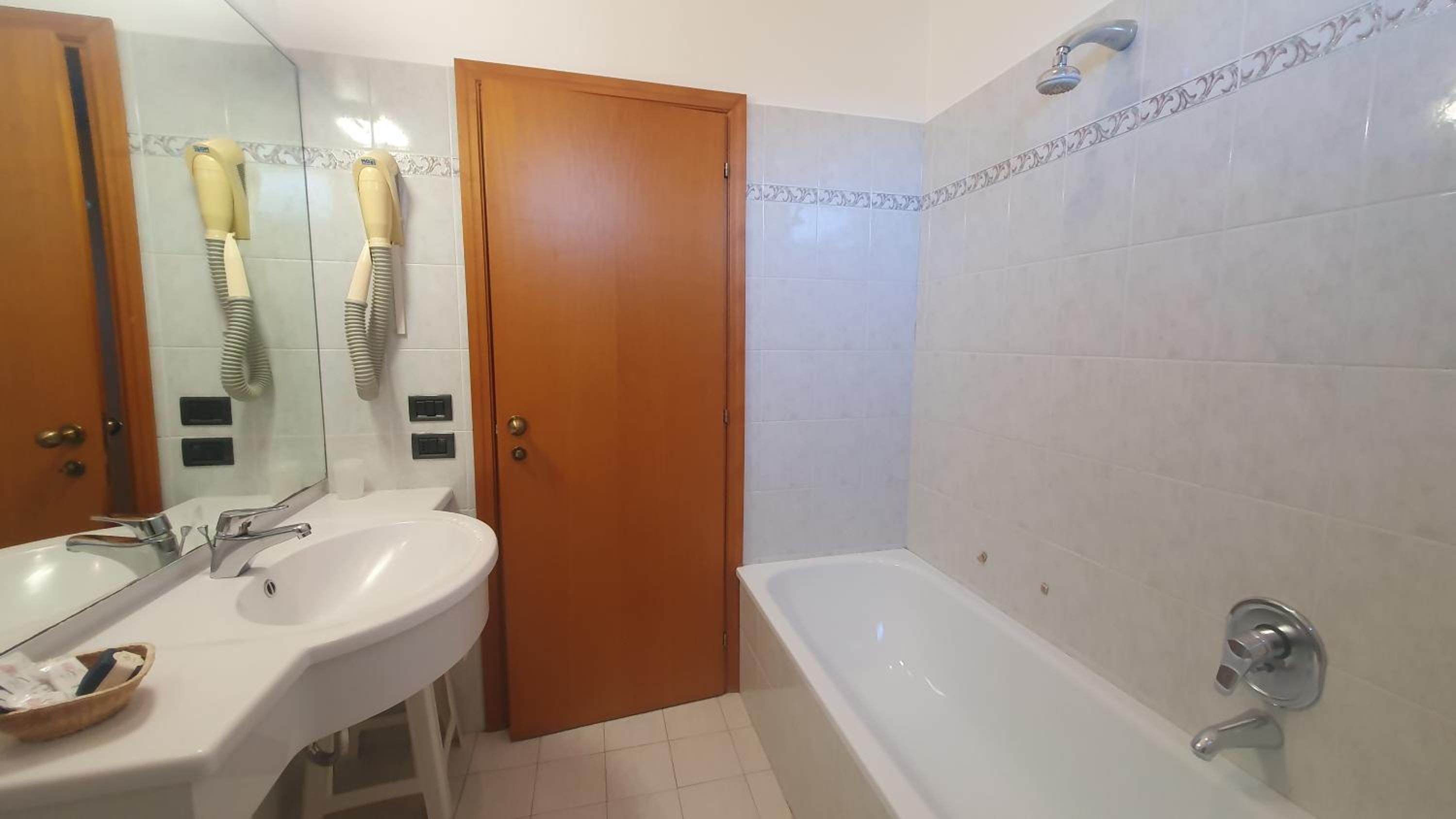Quadruple Room with Shower photo 3