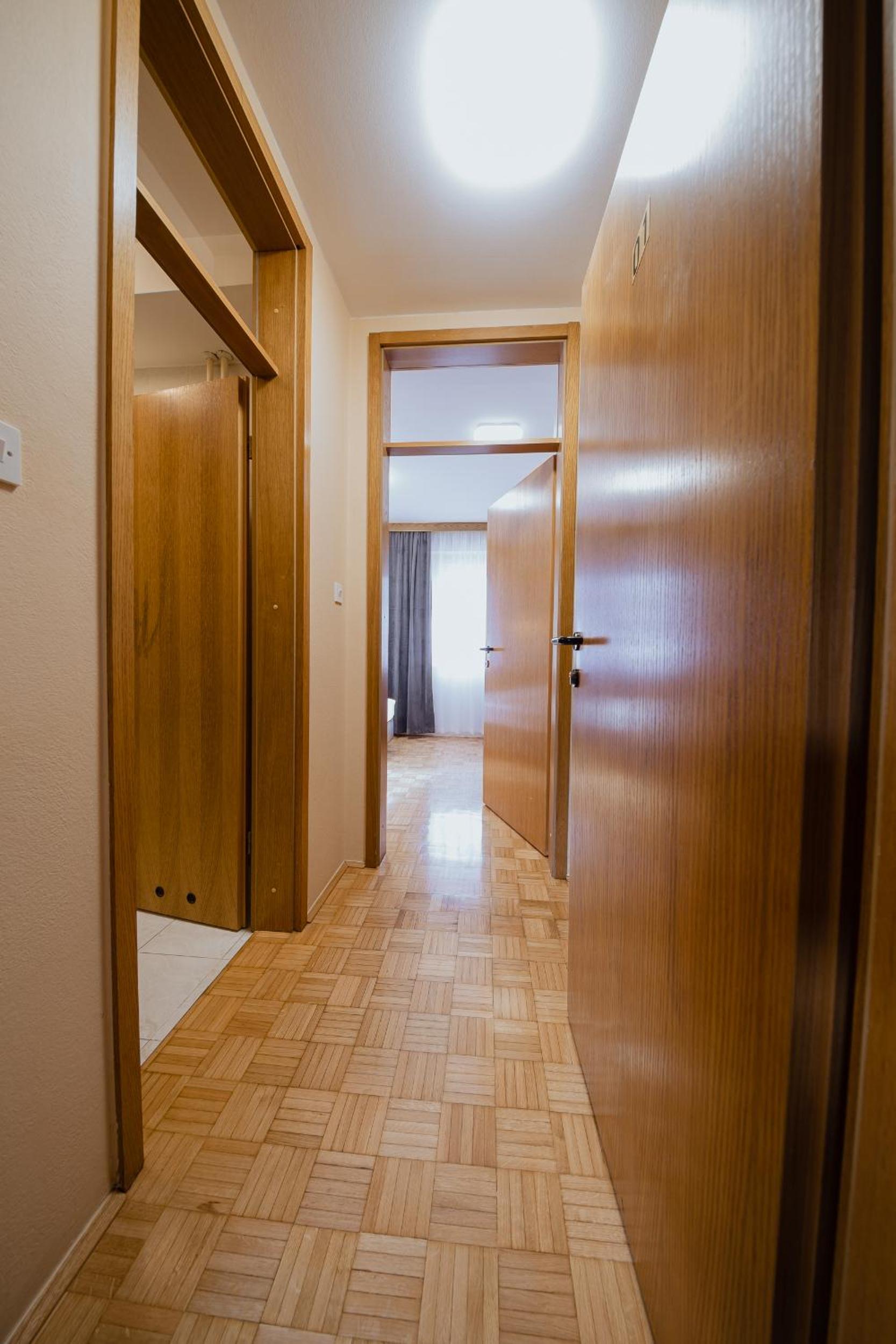 Standard Double Room - Photo 10