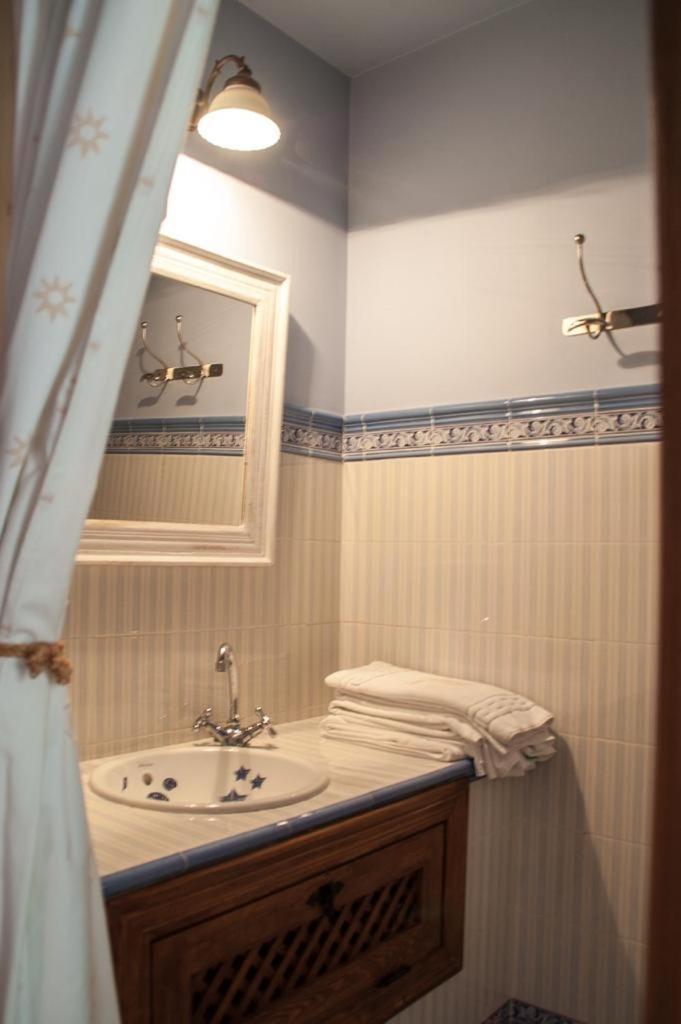 Five-Bedroom House photo 2
