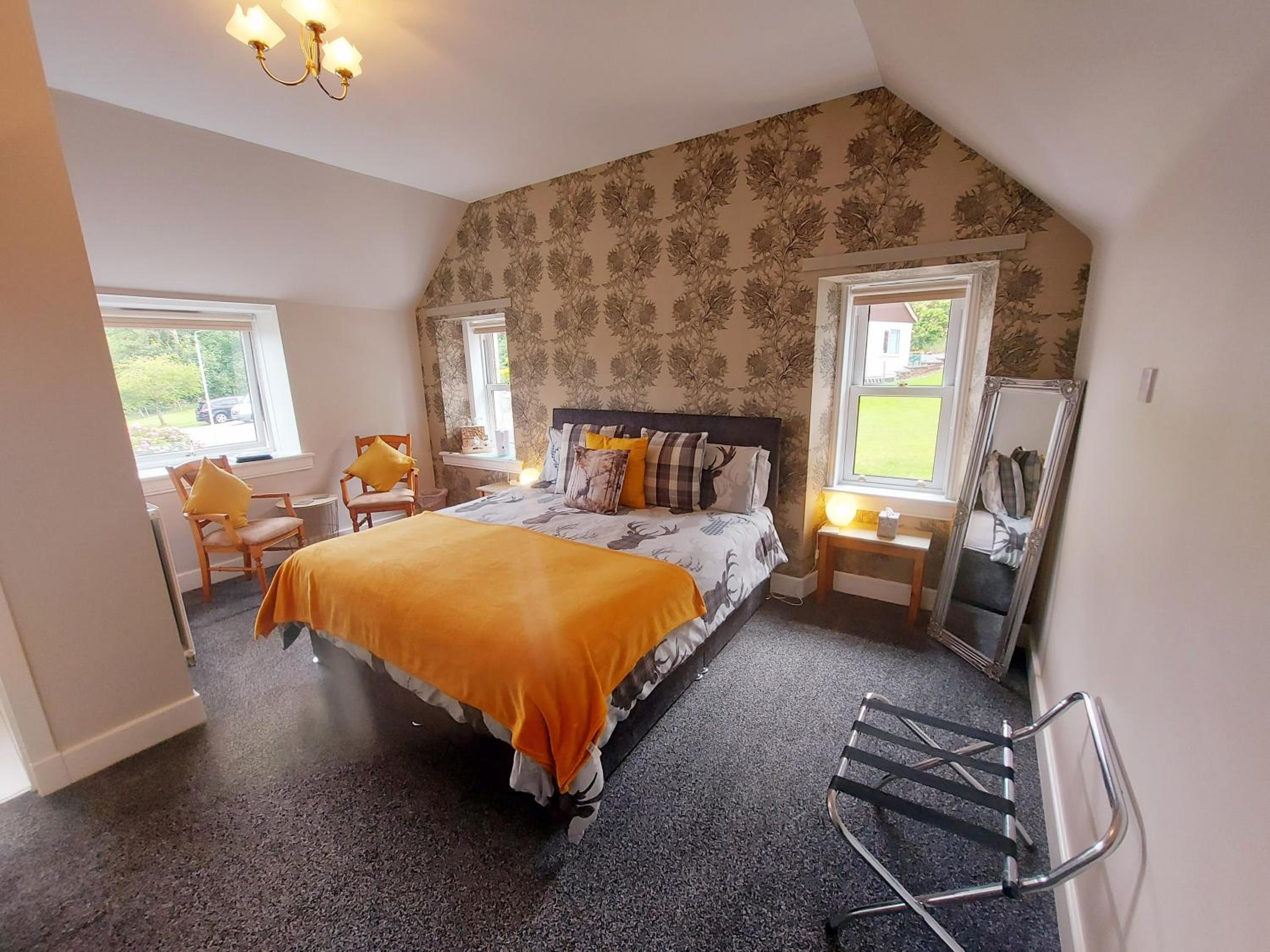 Deluxe Double Room with Side Sea View