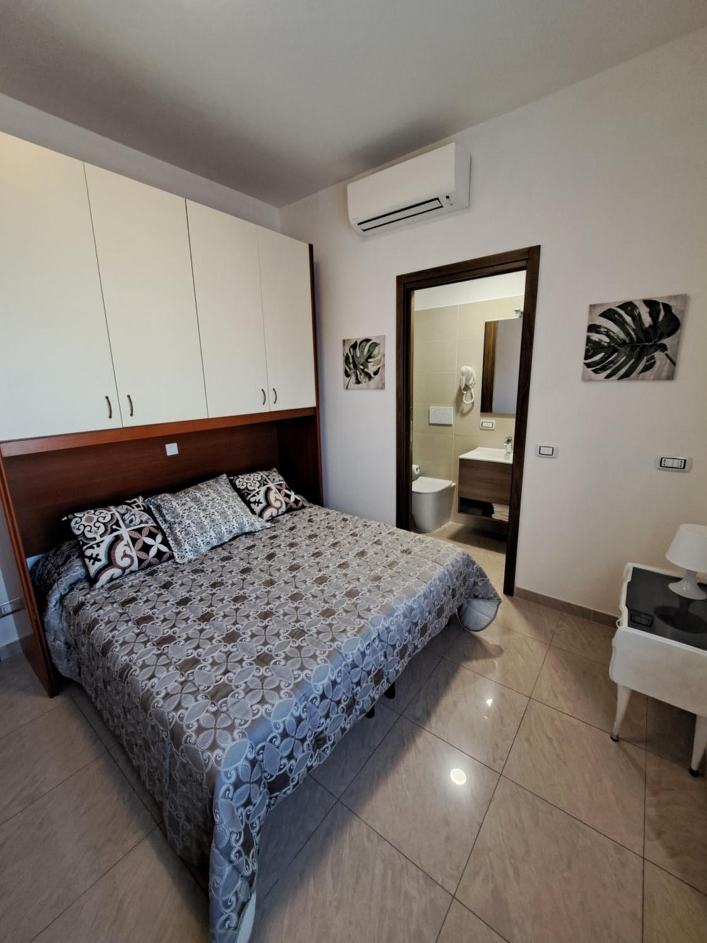 Double Room with Private Bathroom - Photo 1