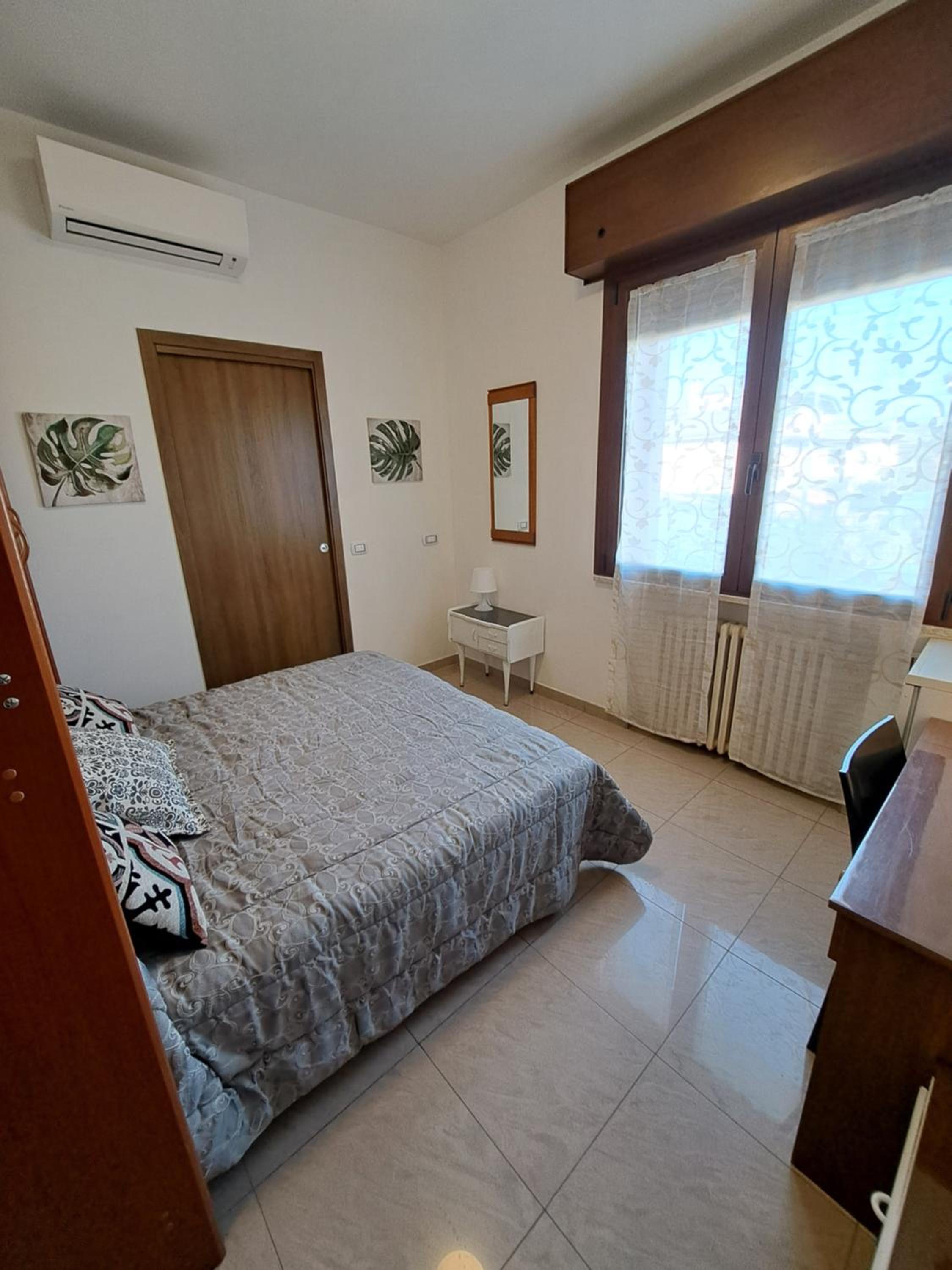 Double Room with Private Bathroom - Photo 4