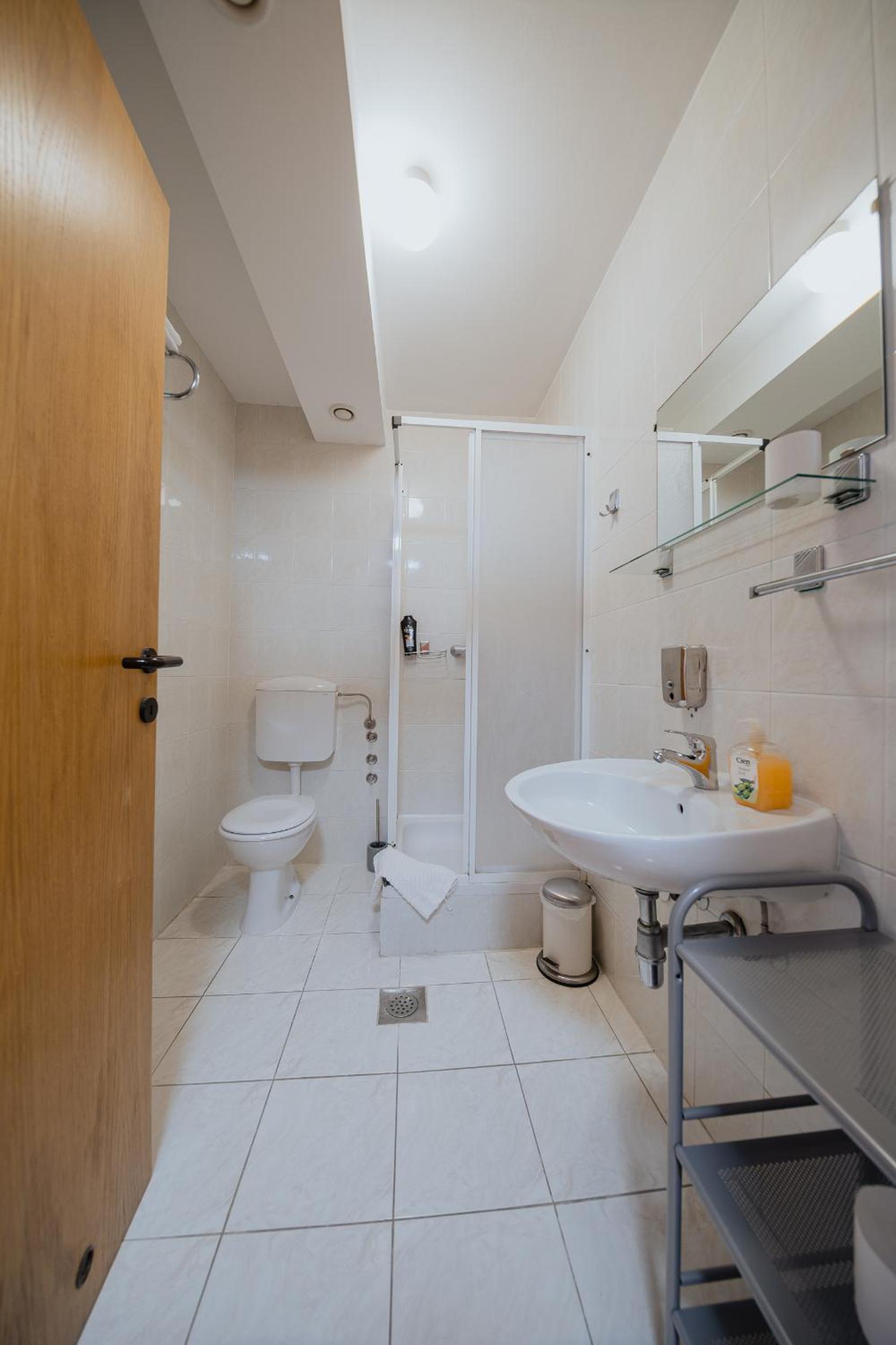 Comfort Double Room with Balcony - Photo 4