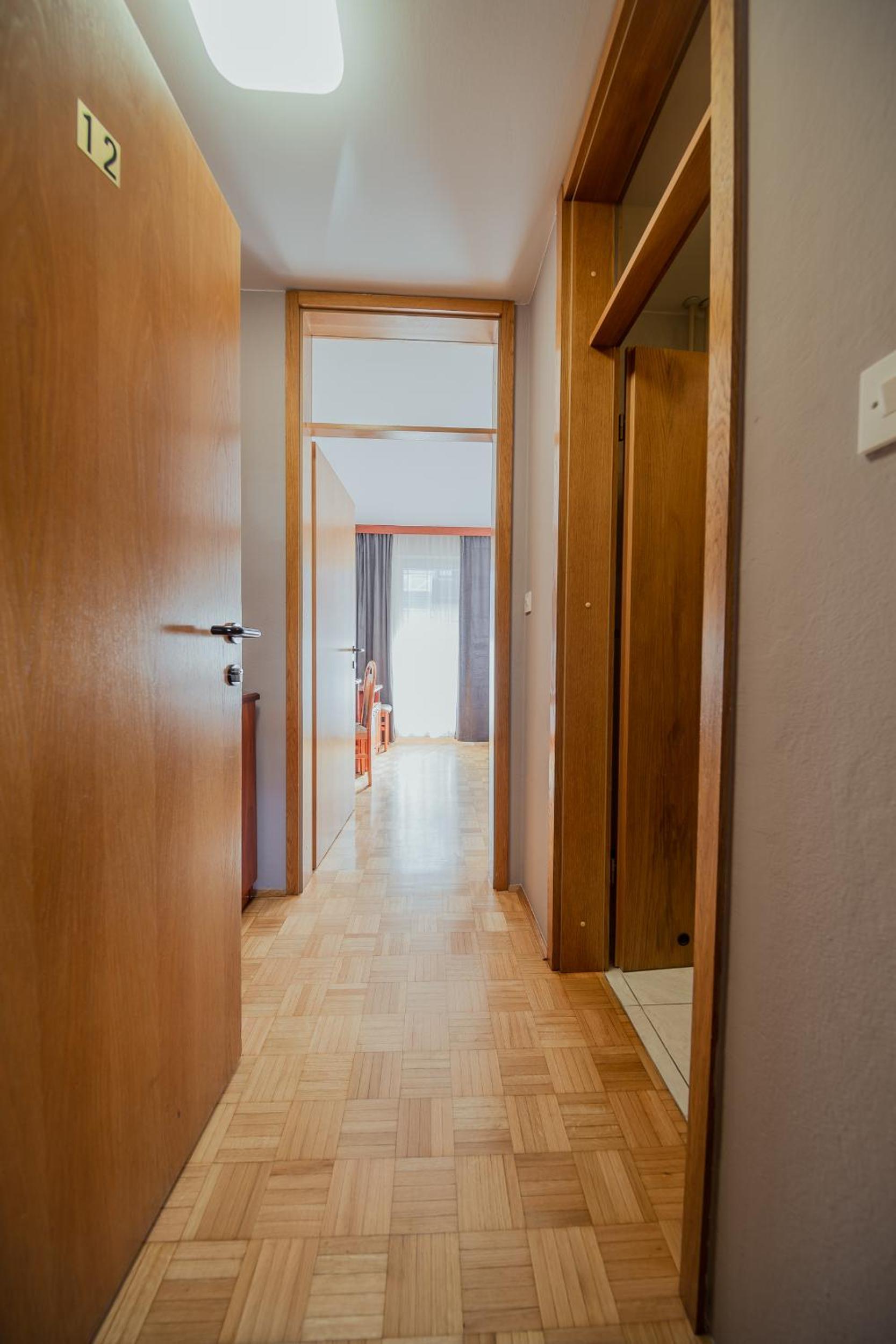 Comfort Double Room with Balcony - Photo 3