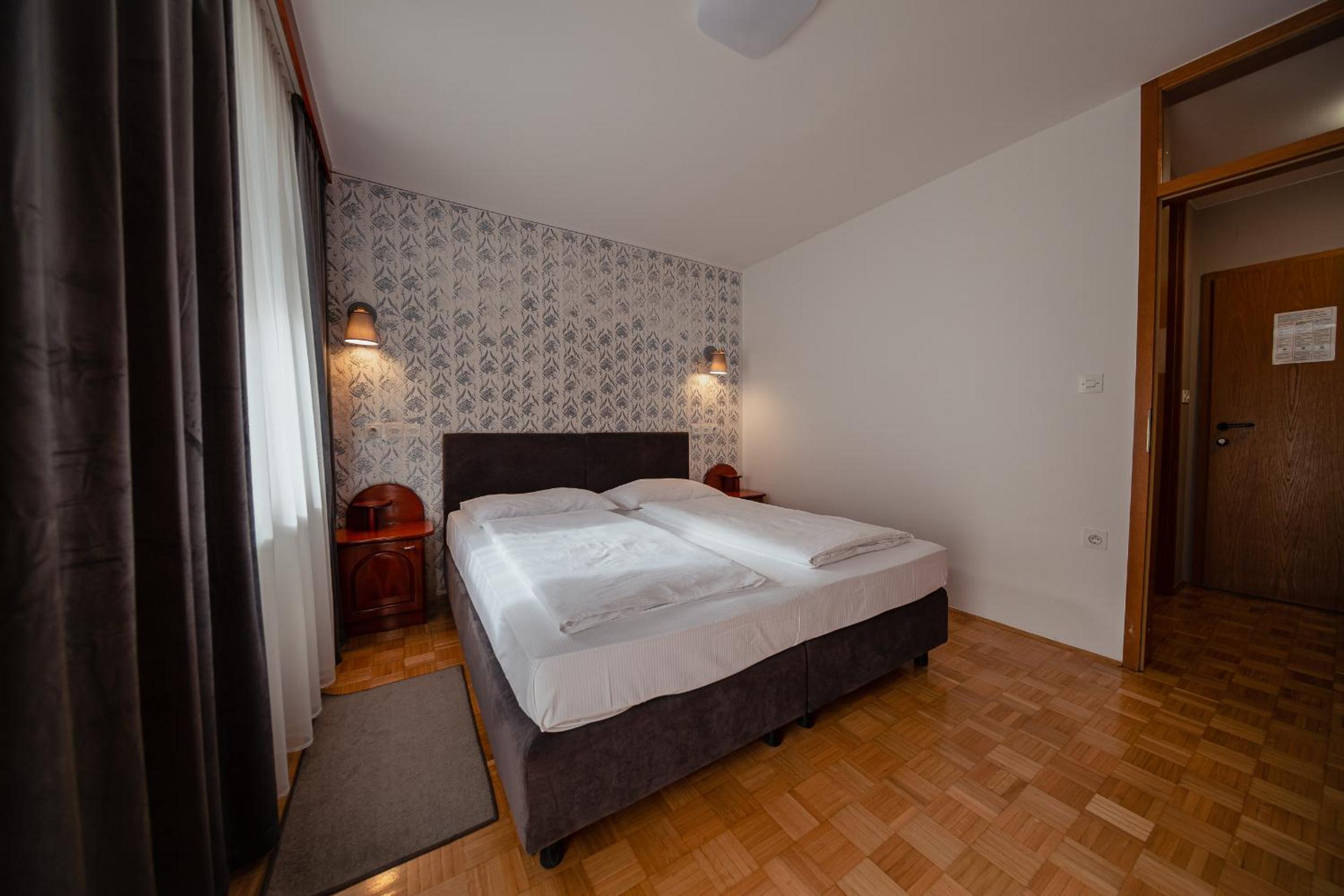 Comfort Double Room with Balcony - Photo 18