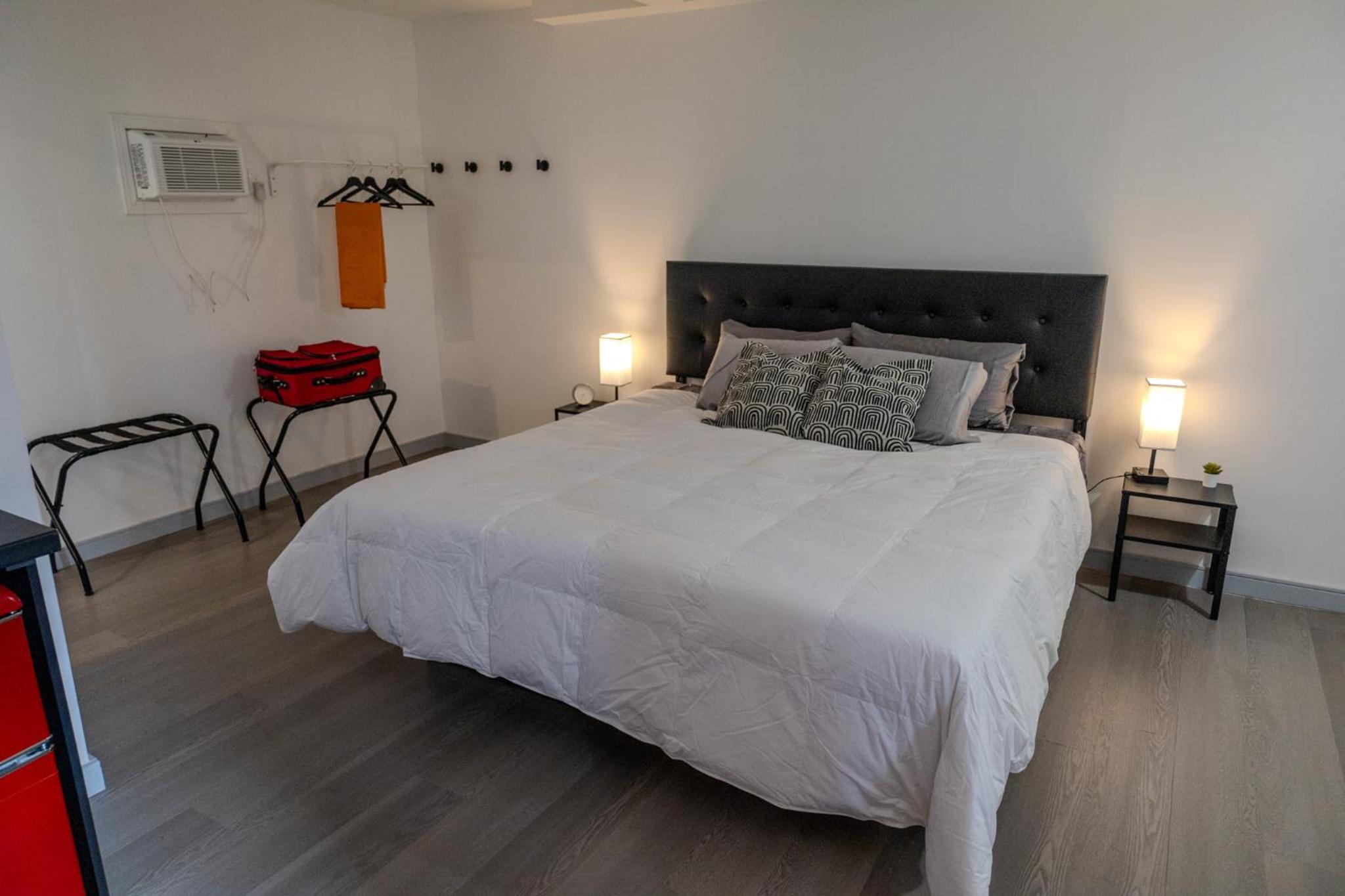 Deluxe King Suite photo 3