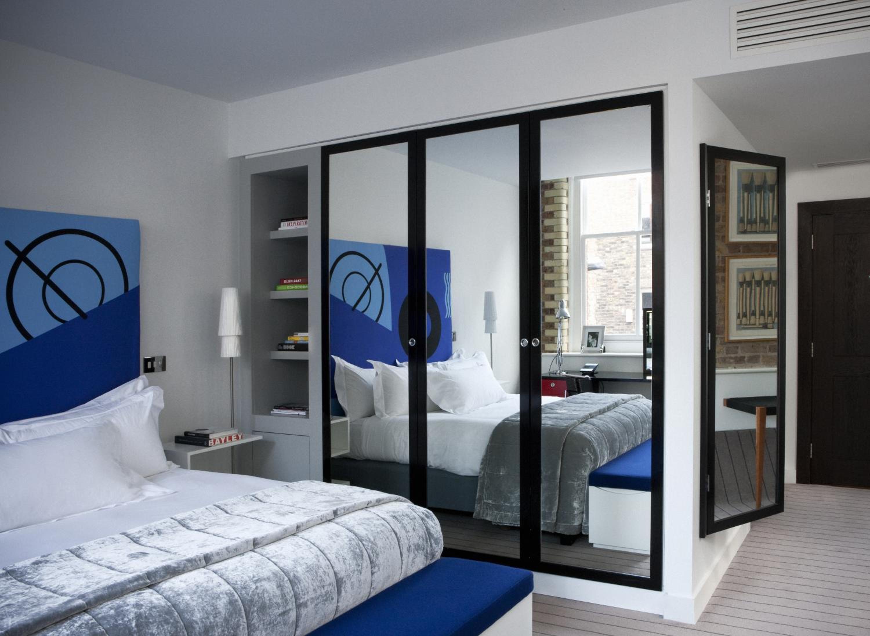 Corner Room photo 3