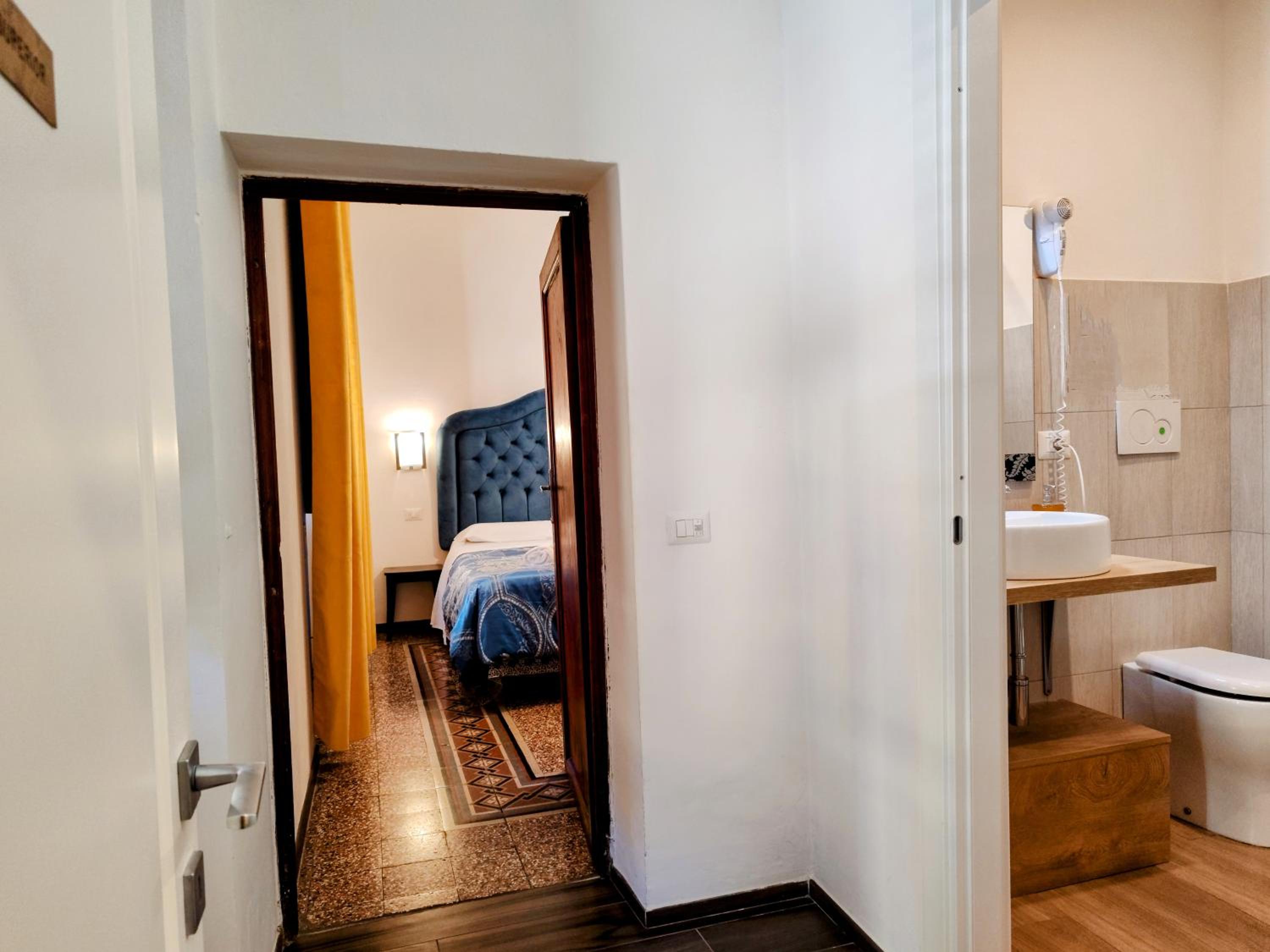 Double Room with Private Bathroom photo 3
