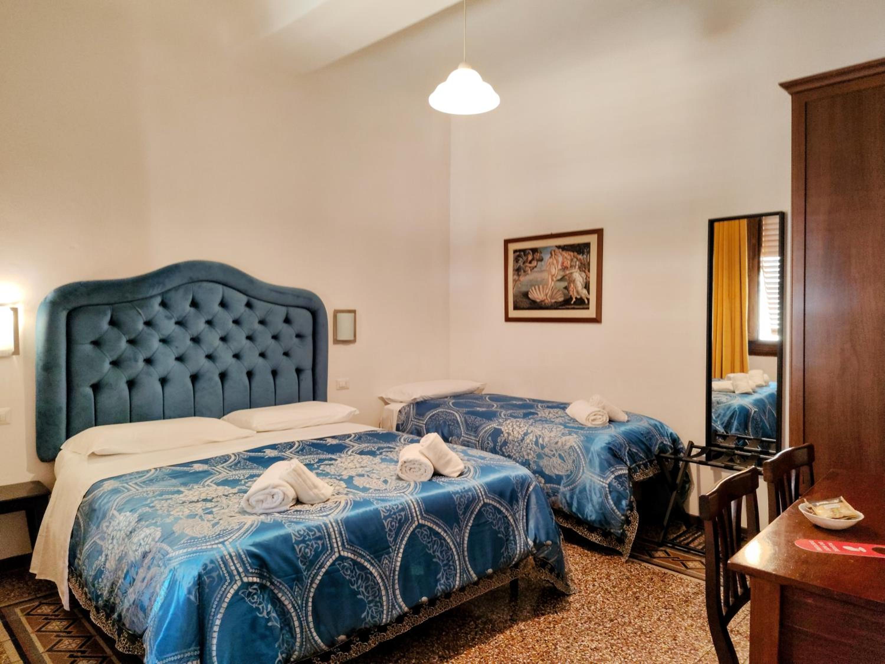 Double Room with Private Bathroom photo 1