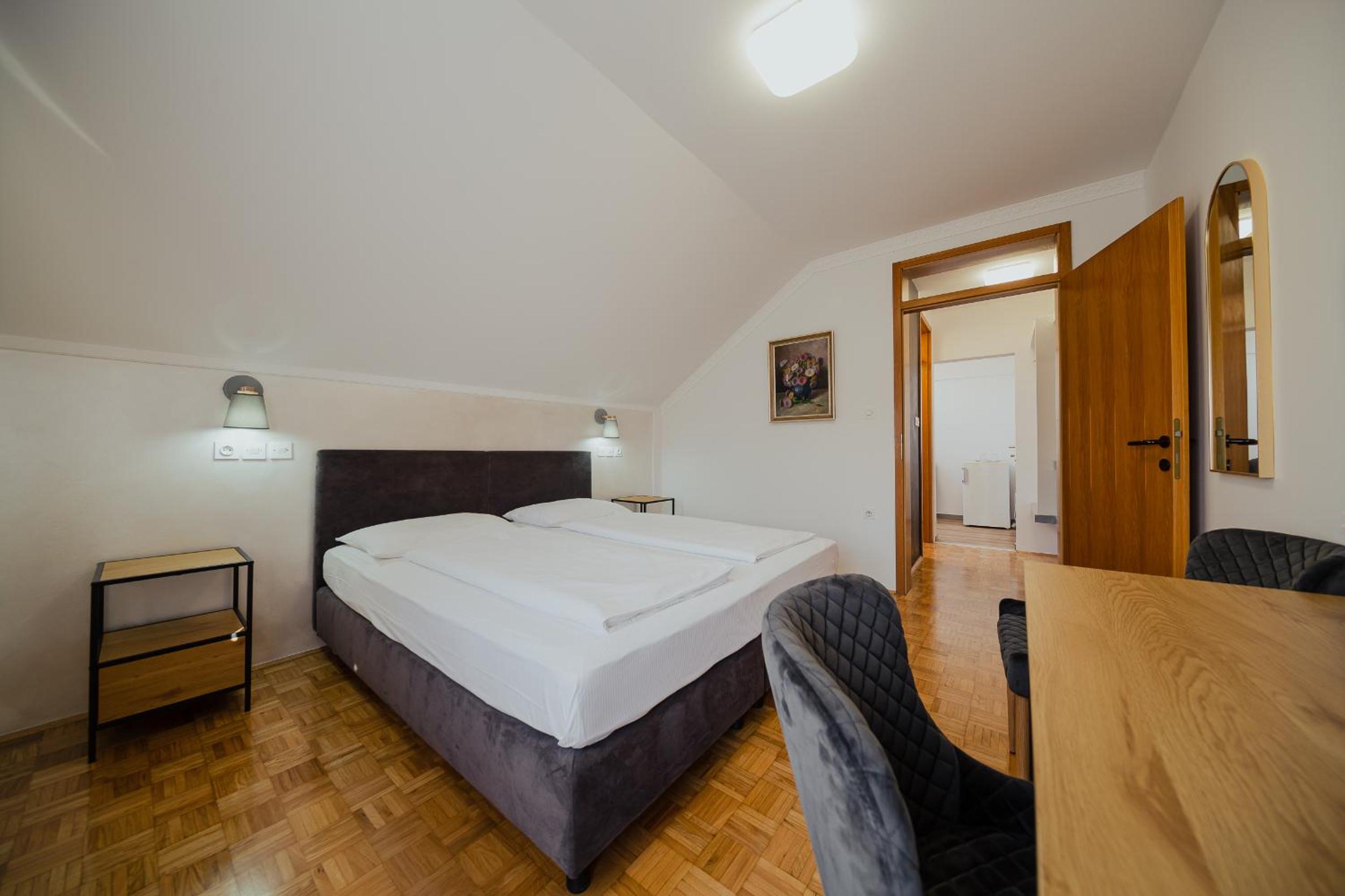 Comfort Double Room with Balcony - Photo 7