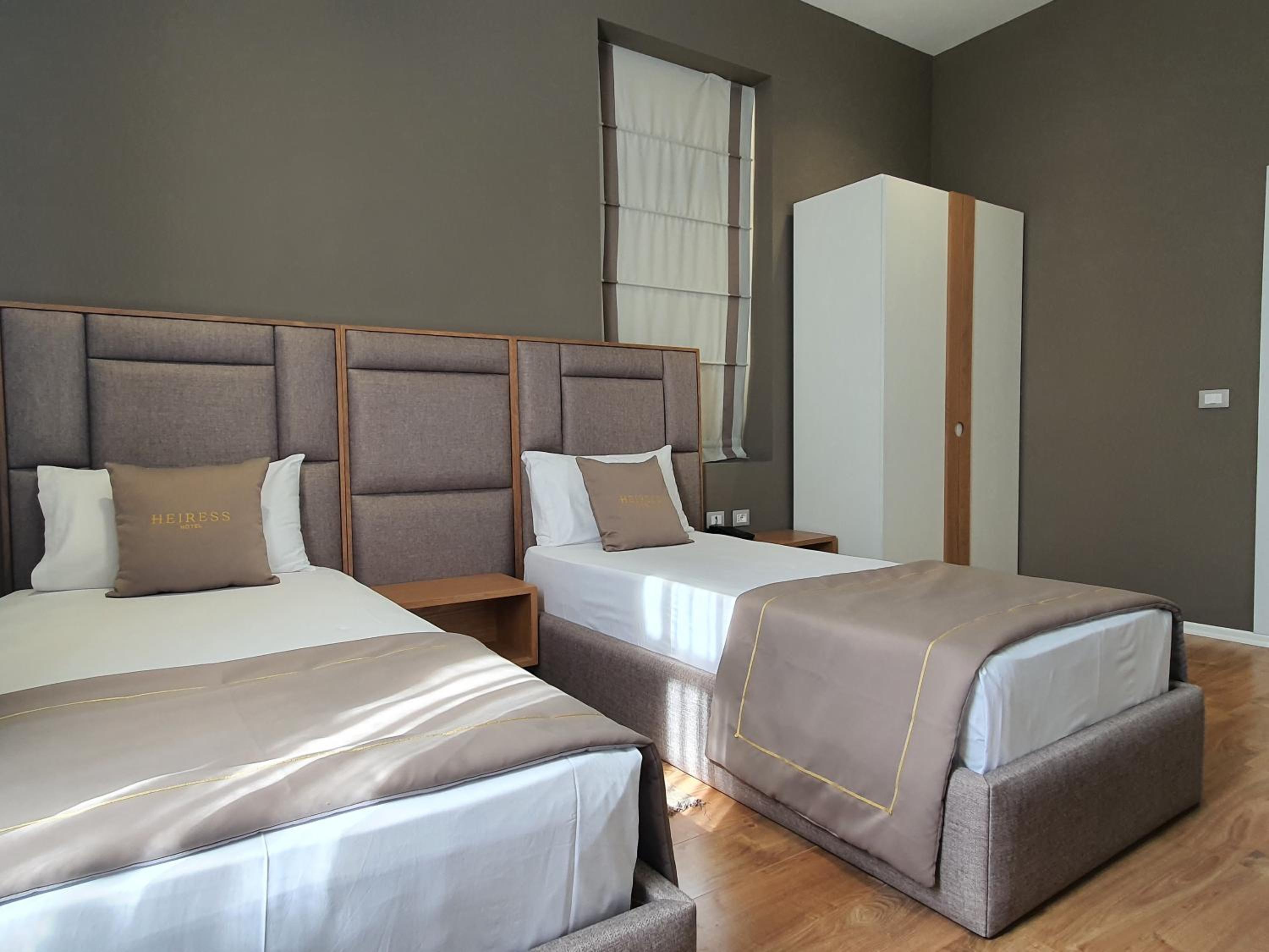 Large Twin Room photo 2