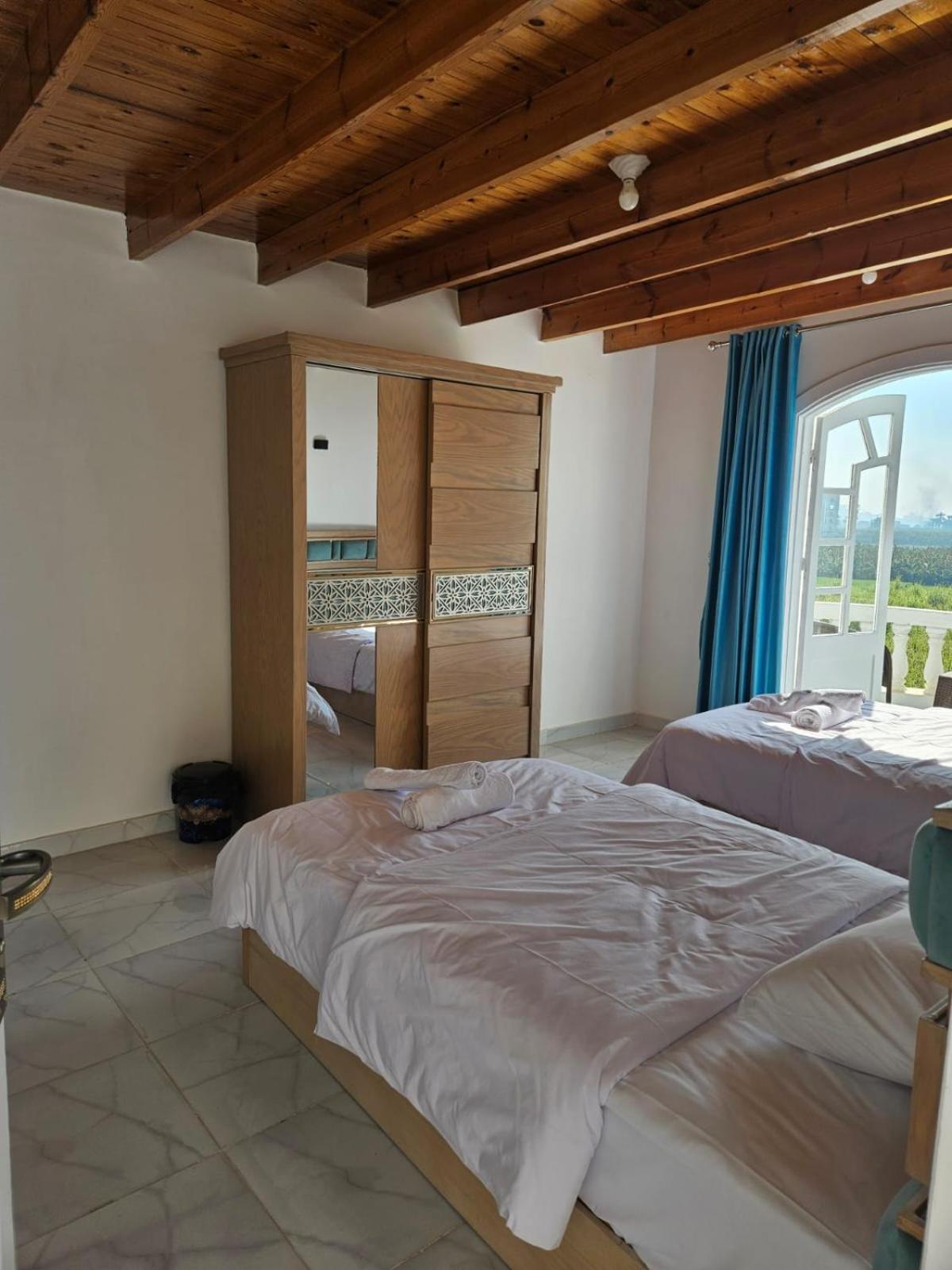Single Room with Private Bathroom photo 2