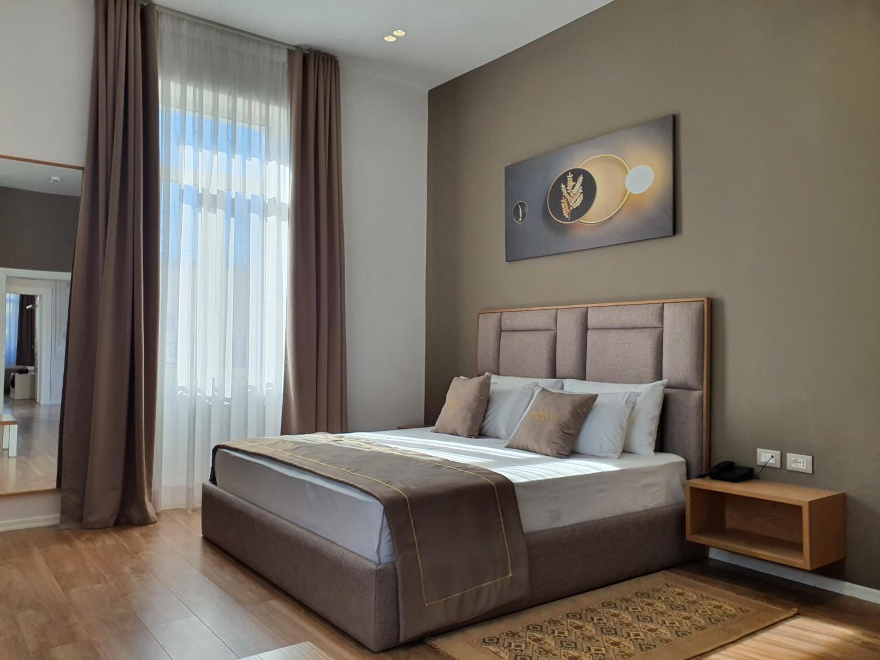 Deluxe King Room photo 3