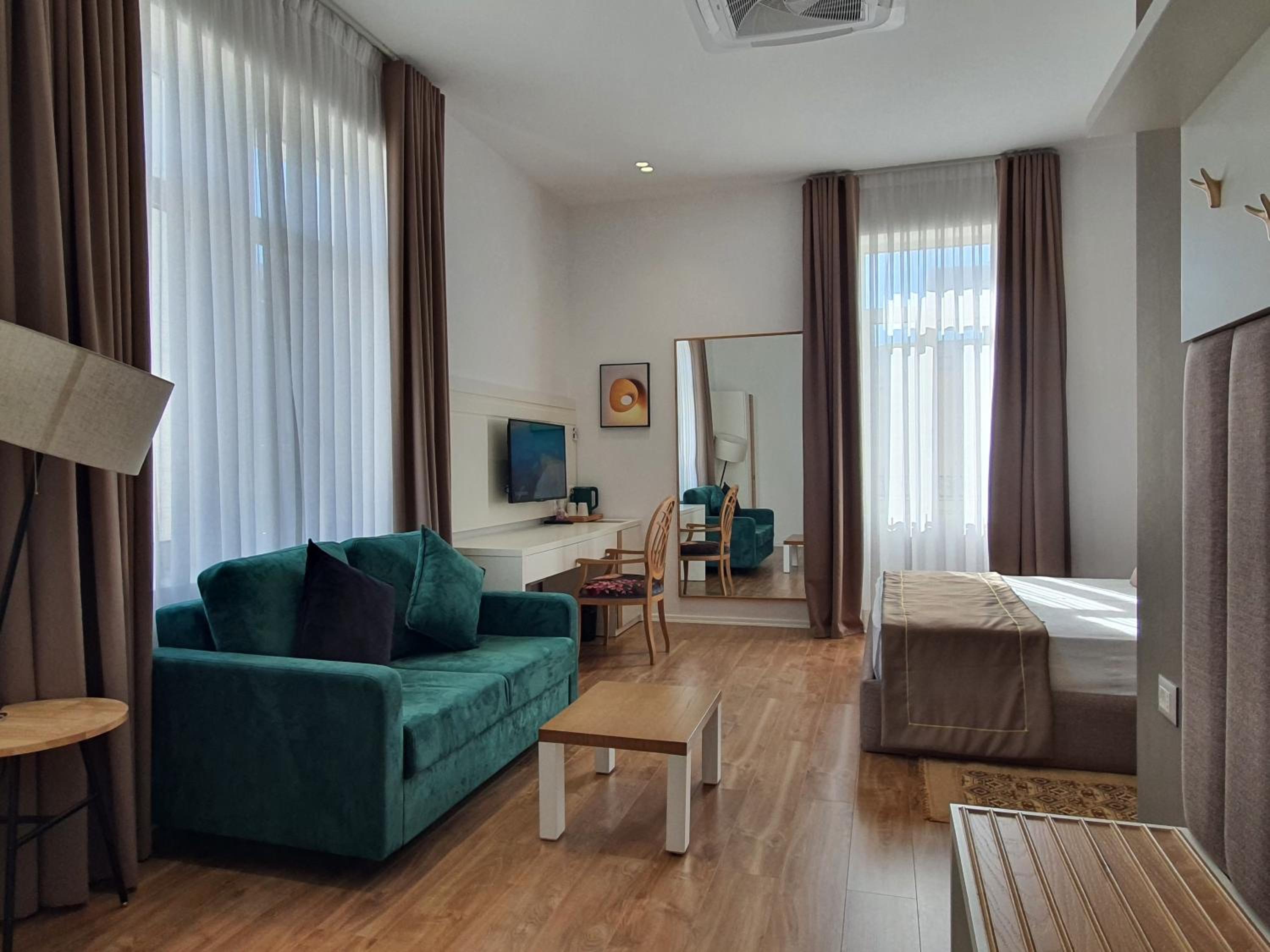 Deluxe King Room photo 2