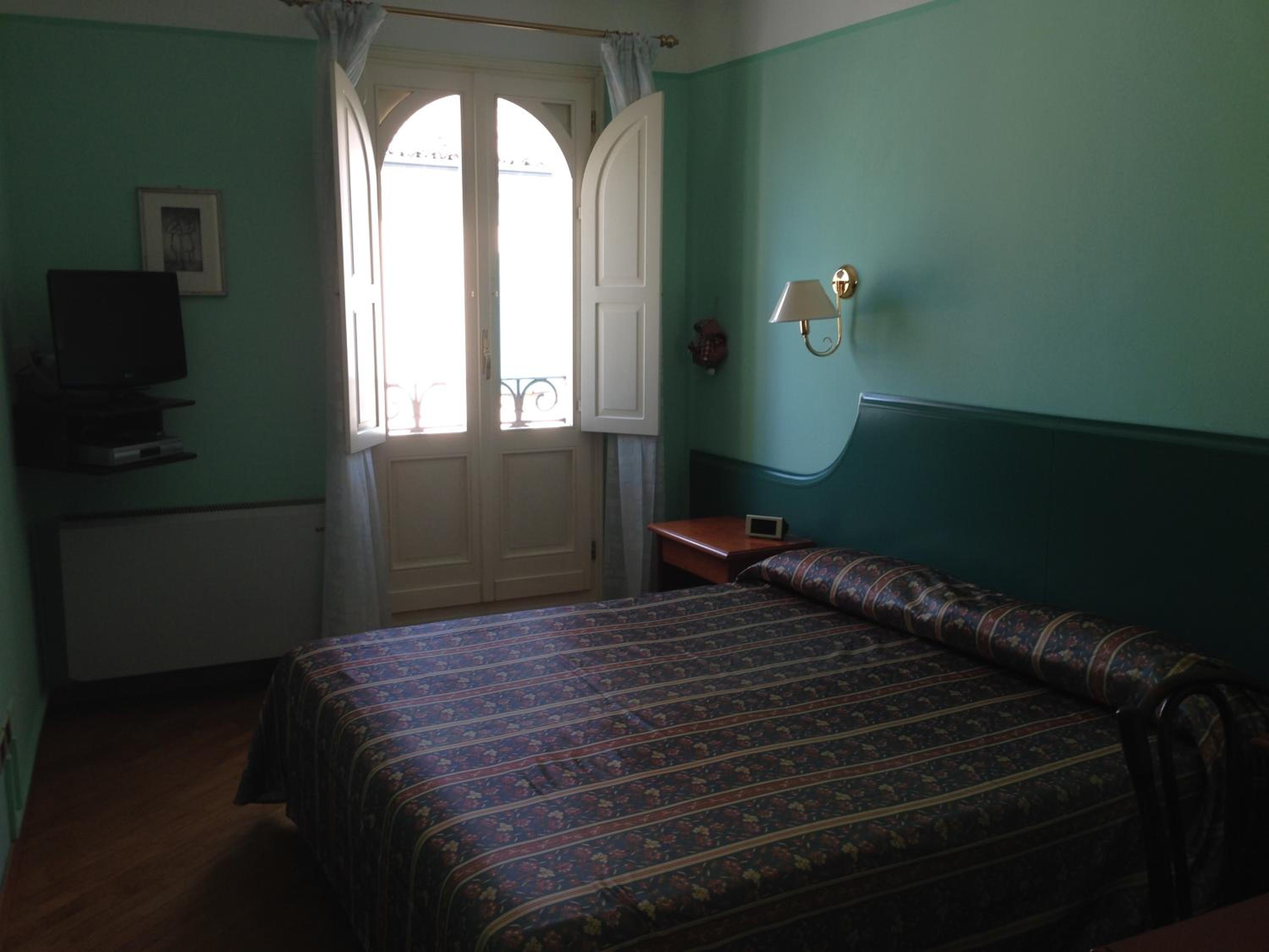 Large Double Room photo 1