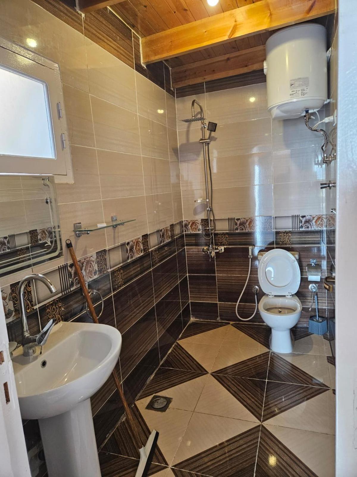 Twin Room with Private Bathroom photo 2
