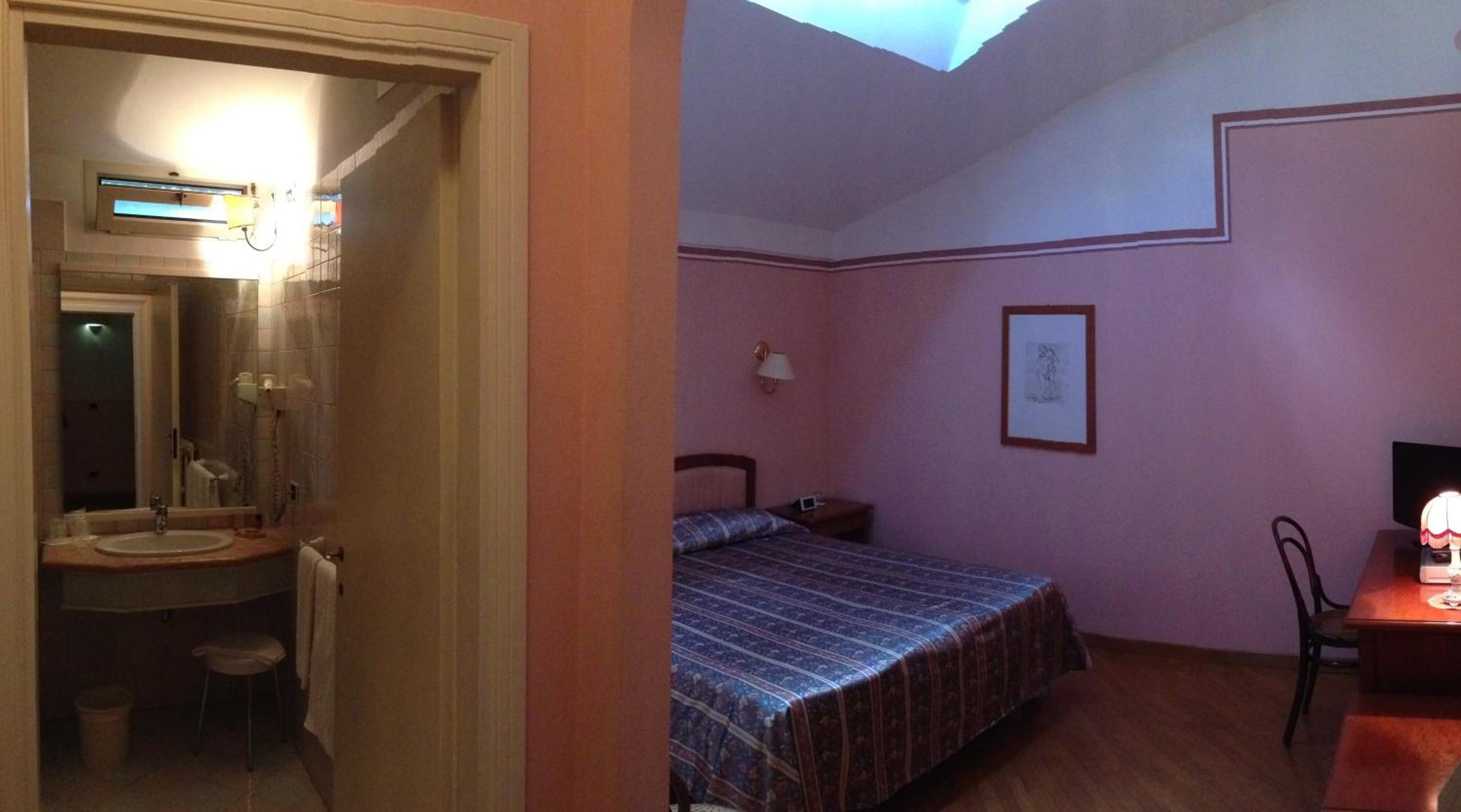 Large Double Room photo 2