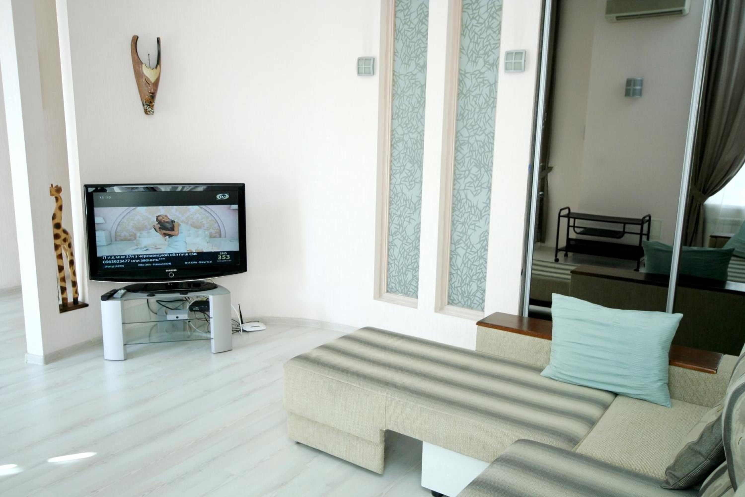 Large One-Bedroom Apartment - Prorizna Street 20