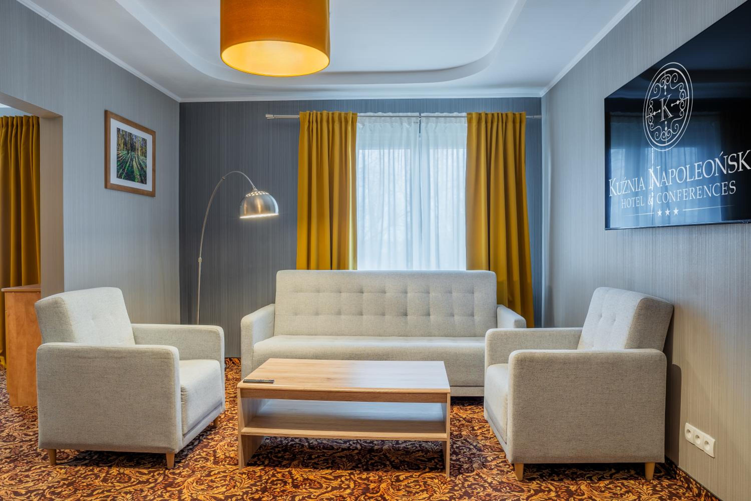 Deluxe King Suite photo 1