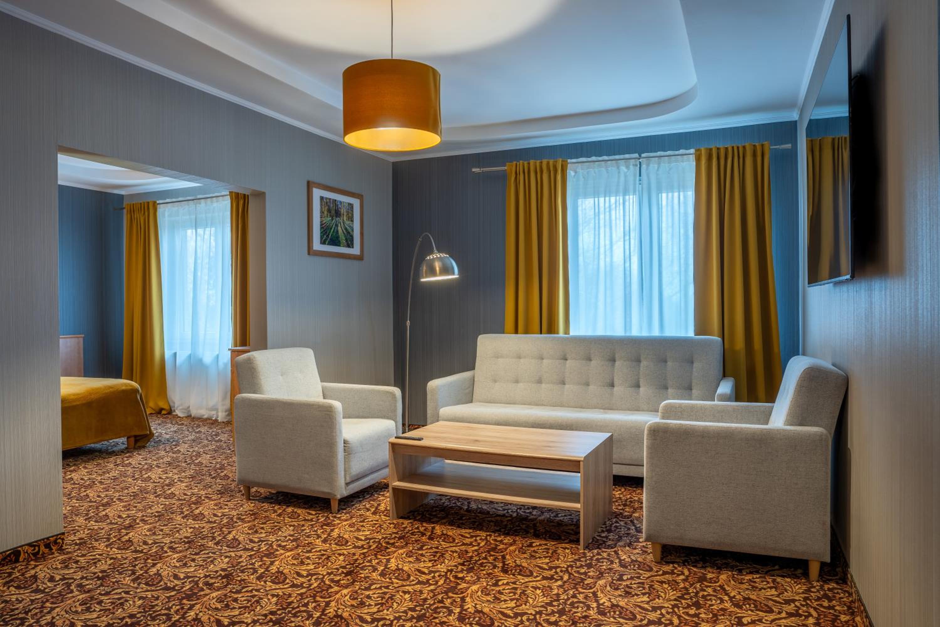 Deluxe King Suite photo 2