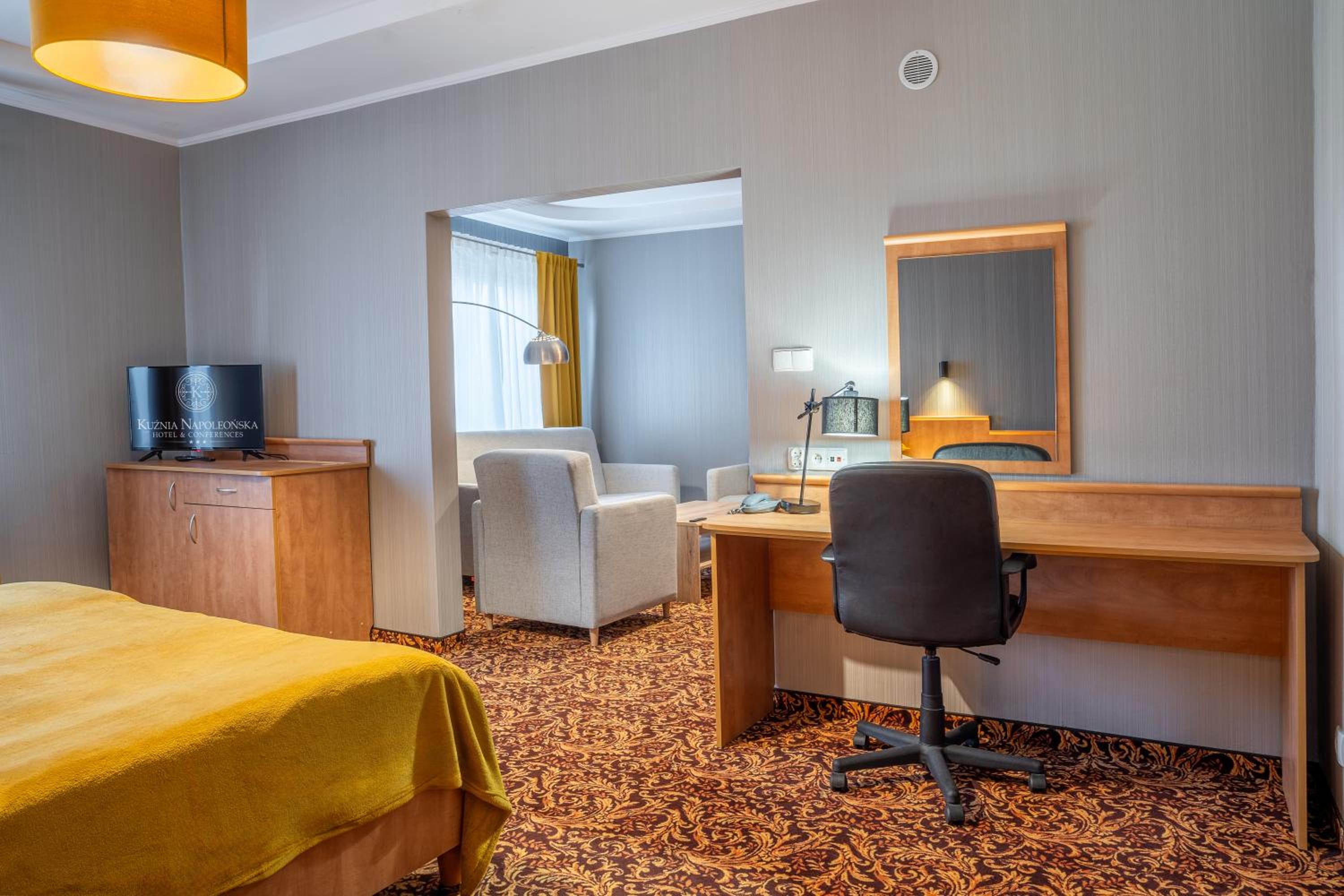 Deluxe King Suite photo 3