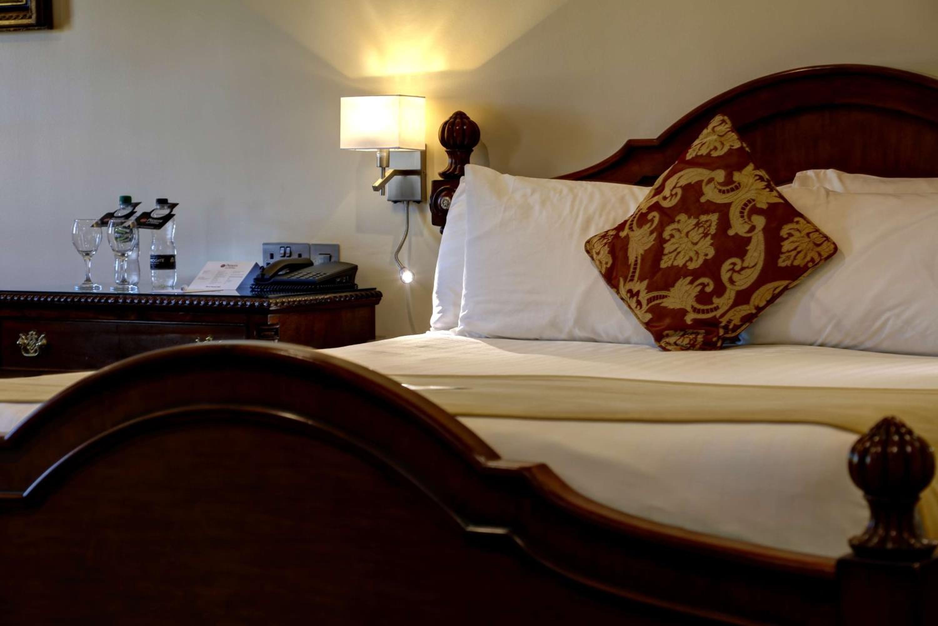 Executive King Room - Non-Smoking - Photo 3