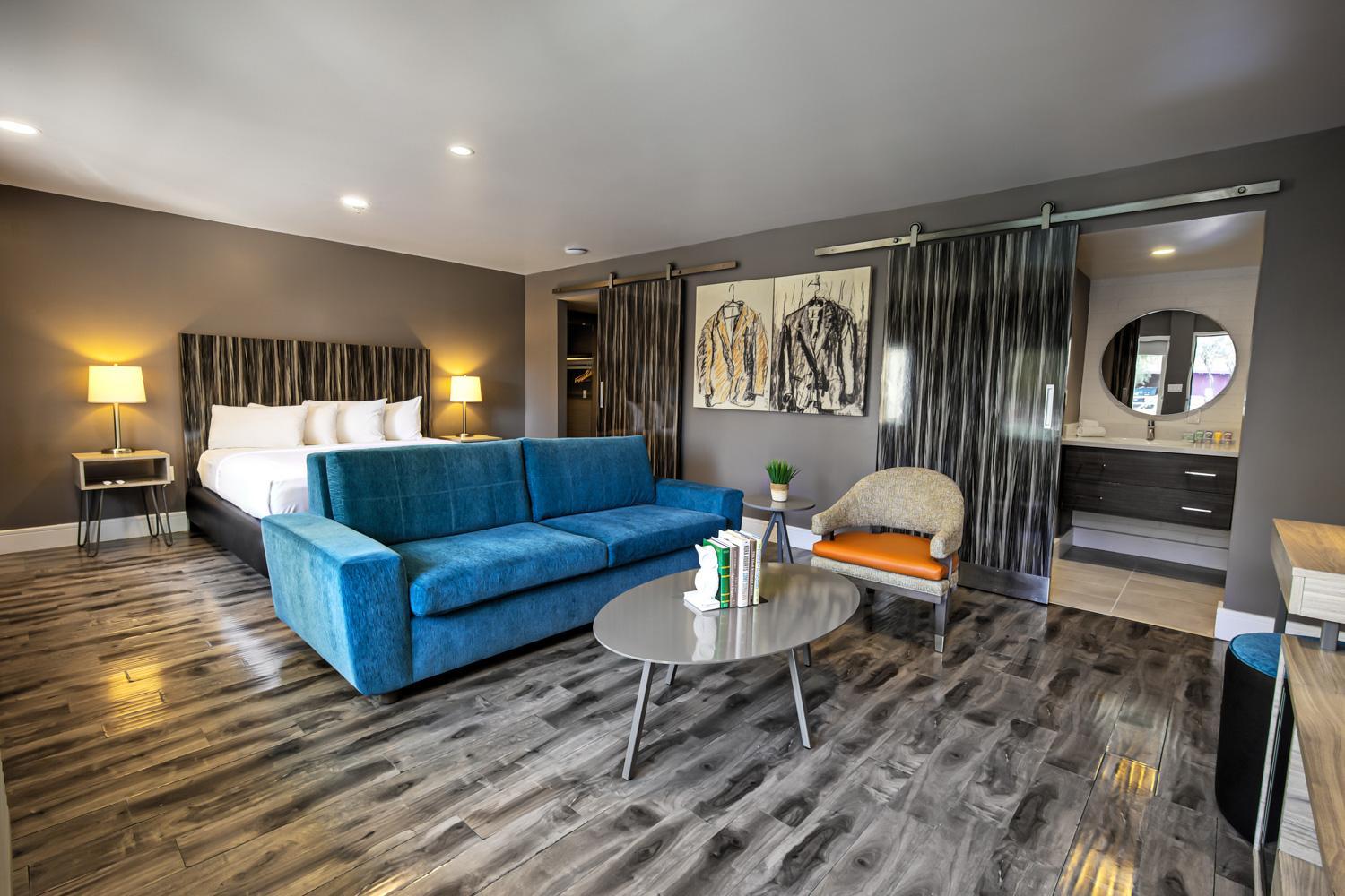Poolside King Suite - Photo 4