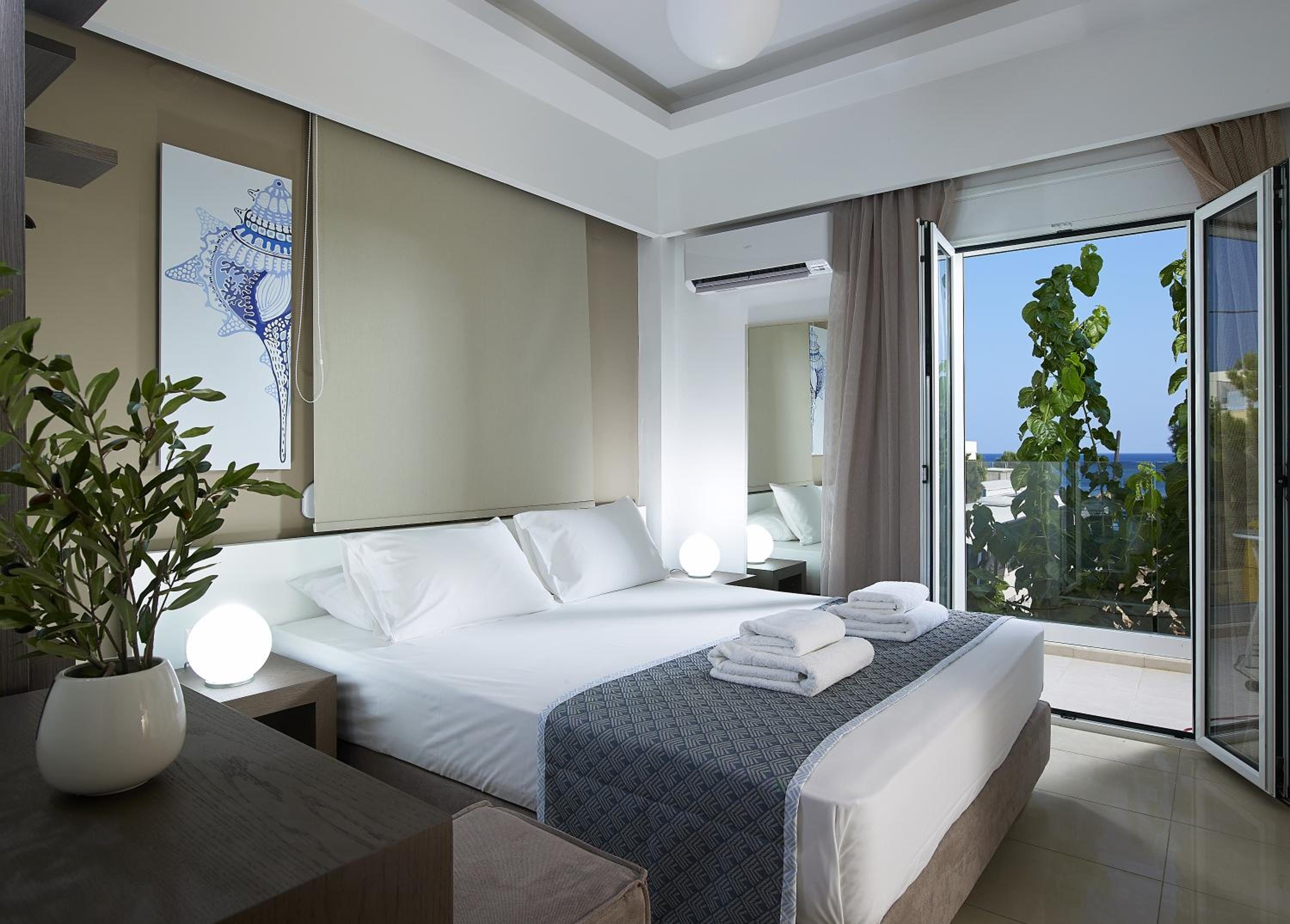 Studio Apartment with Sea View photo 3