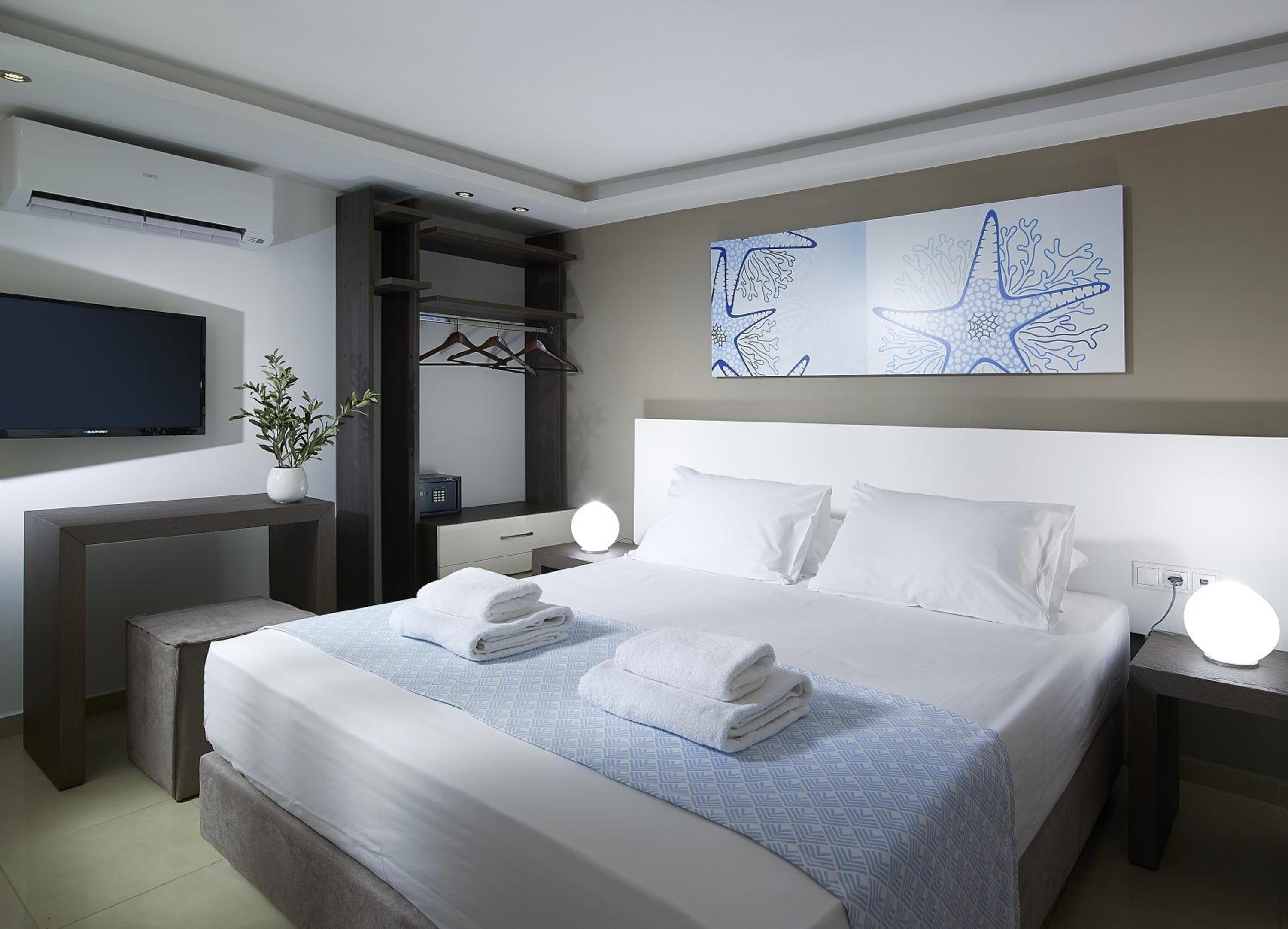 Deluxe Suite with Sea View photo 3