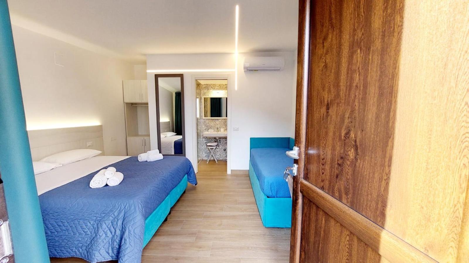 Large Double or Twin Room photo 1