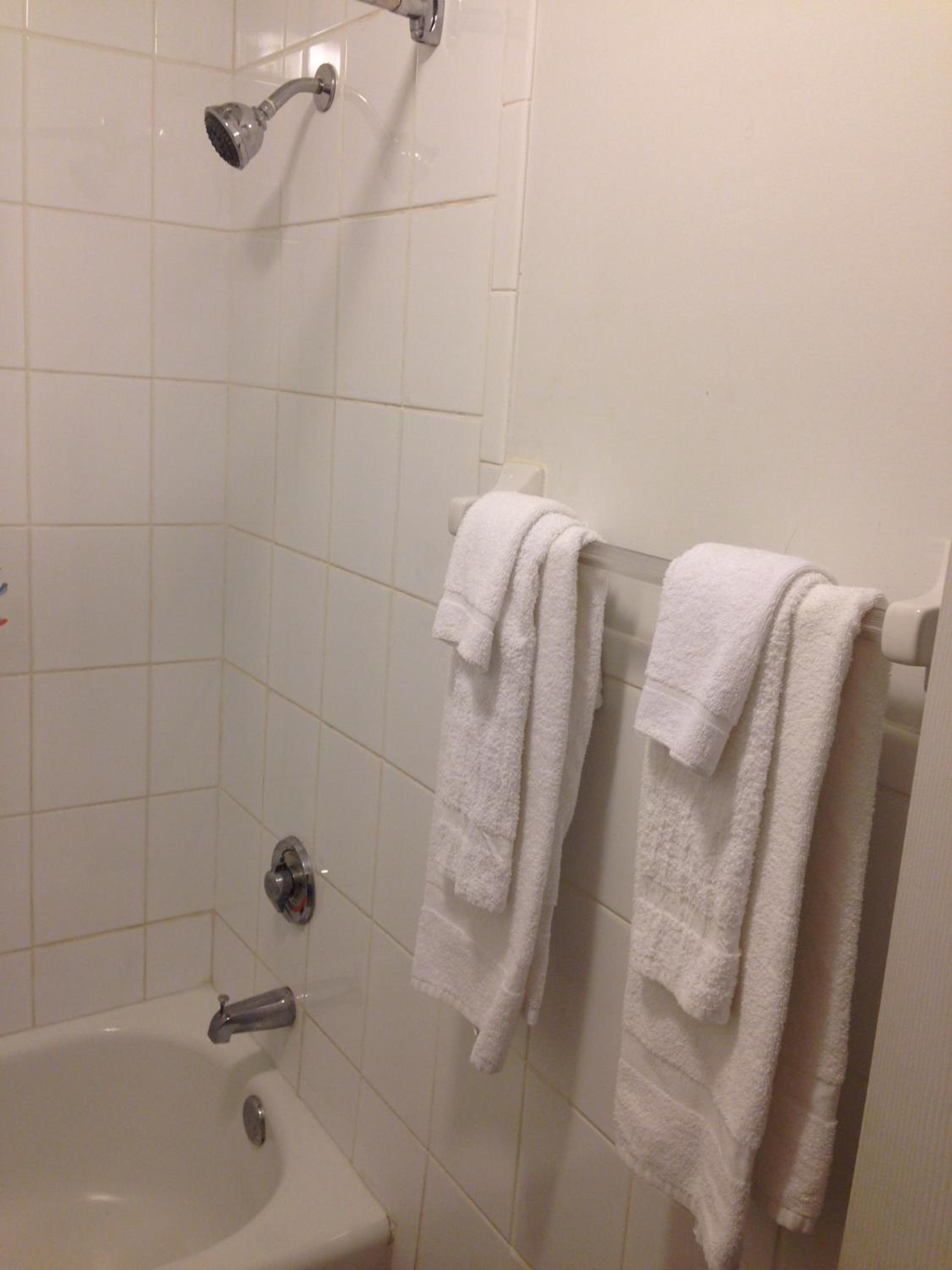 Queen Room - Non-Smoking - Photo 5