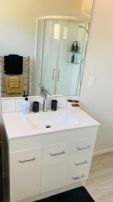 Twin Room with Private Bathroom photo 2