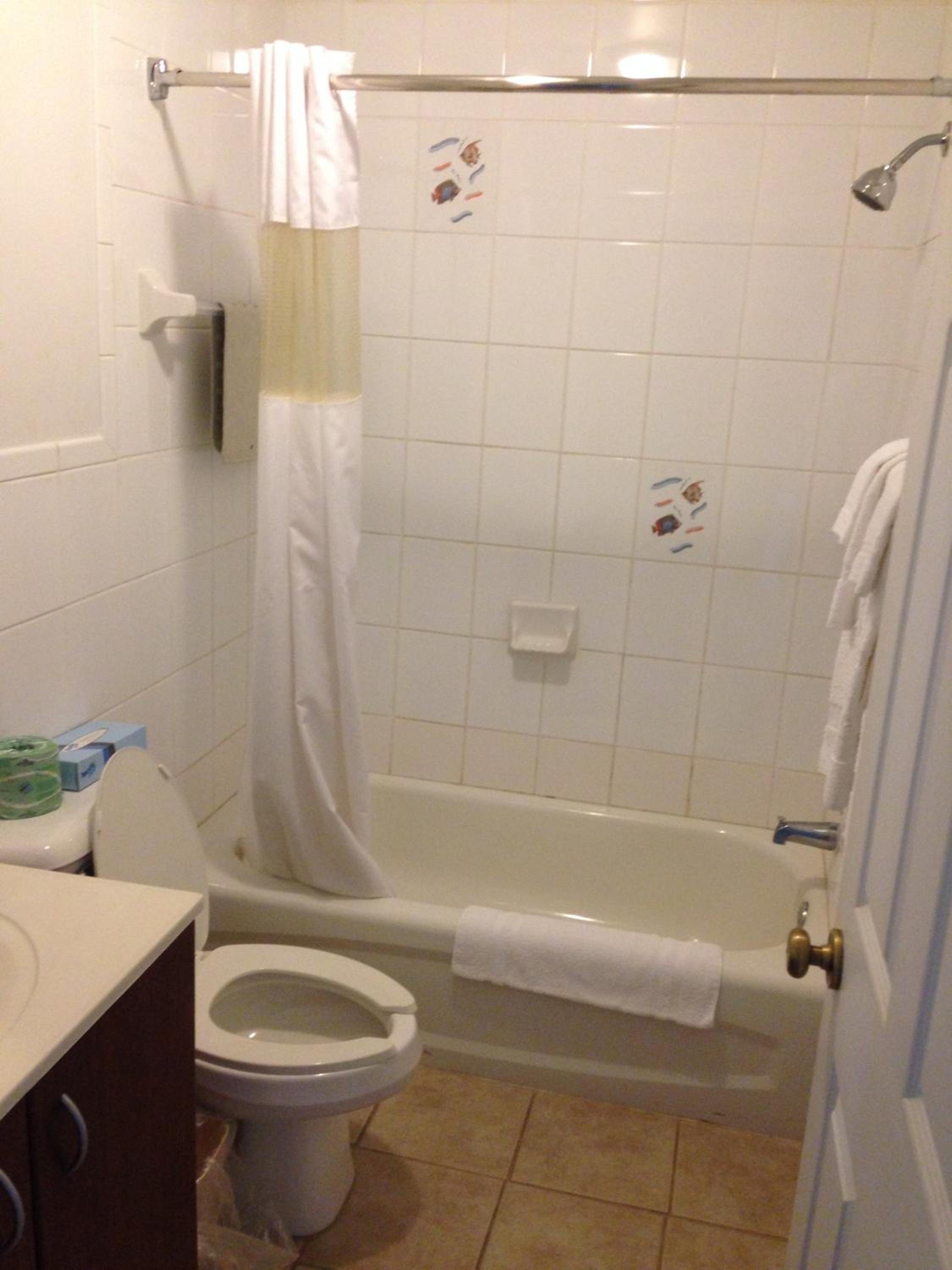 Queen Room - Non-Smoking - Photo 3